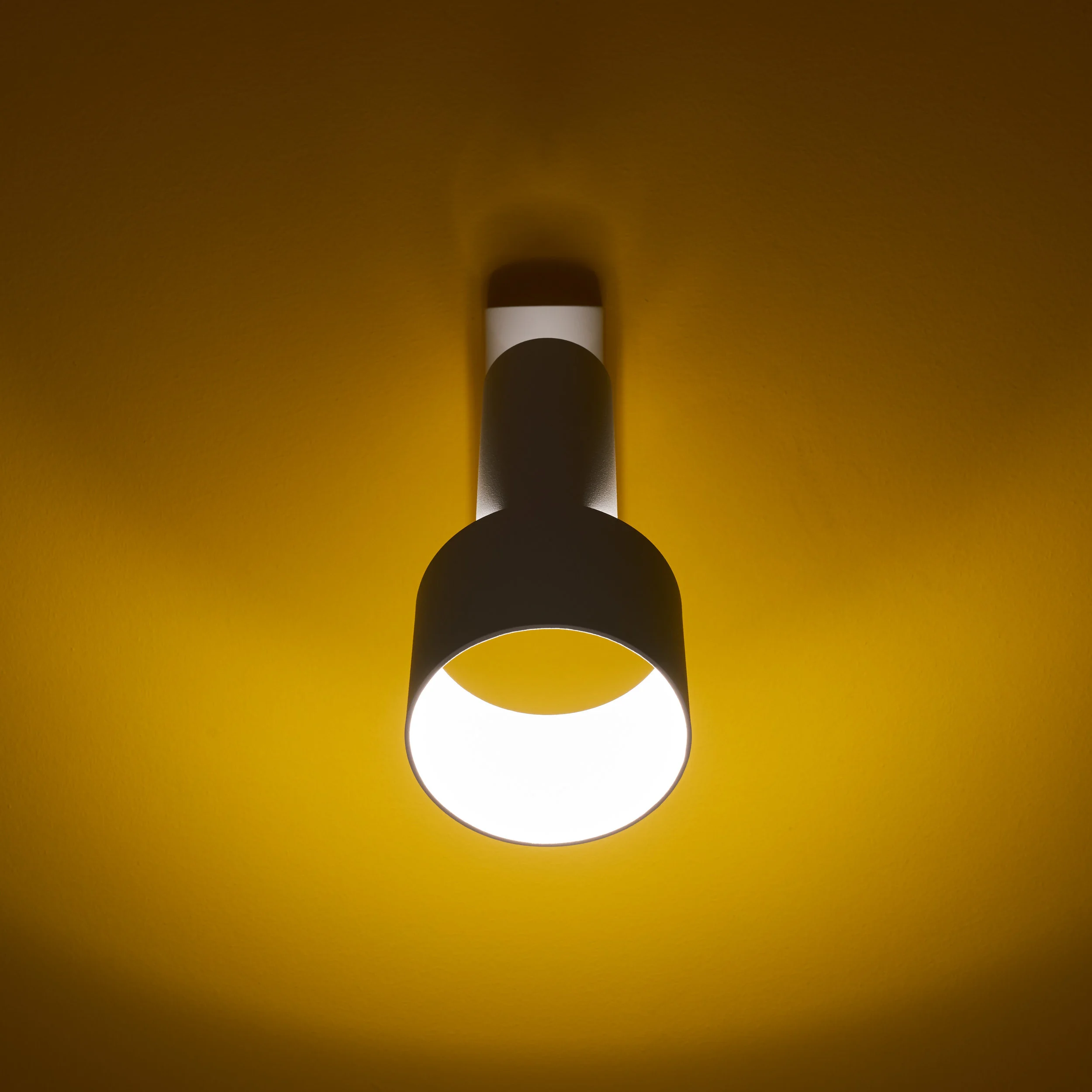 Tangent_Table_Lamp_Frederik_Kurzweg_Design_Studio_08.jpg