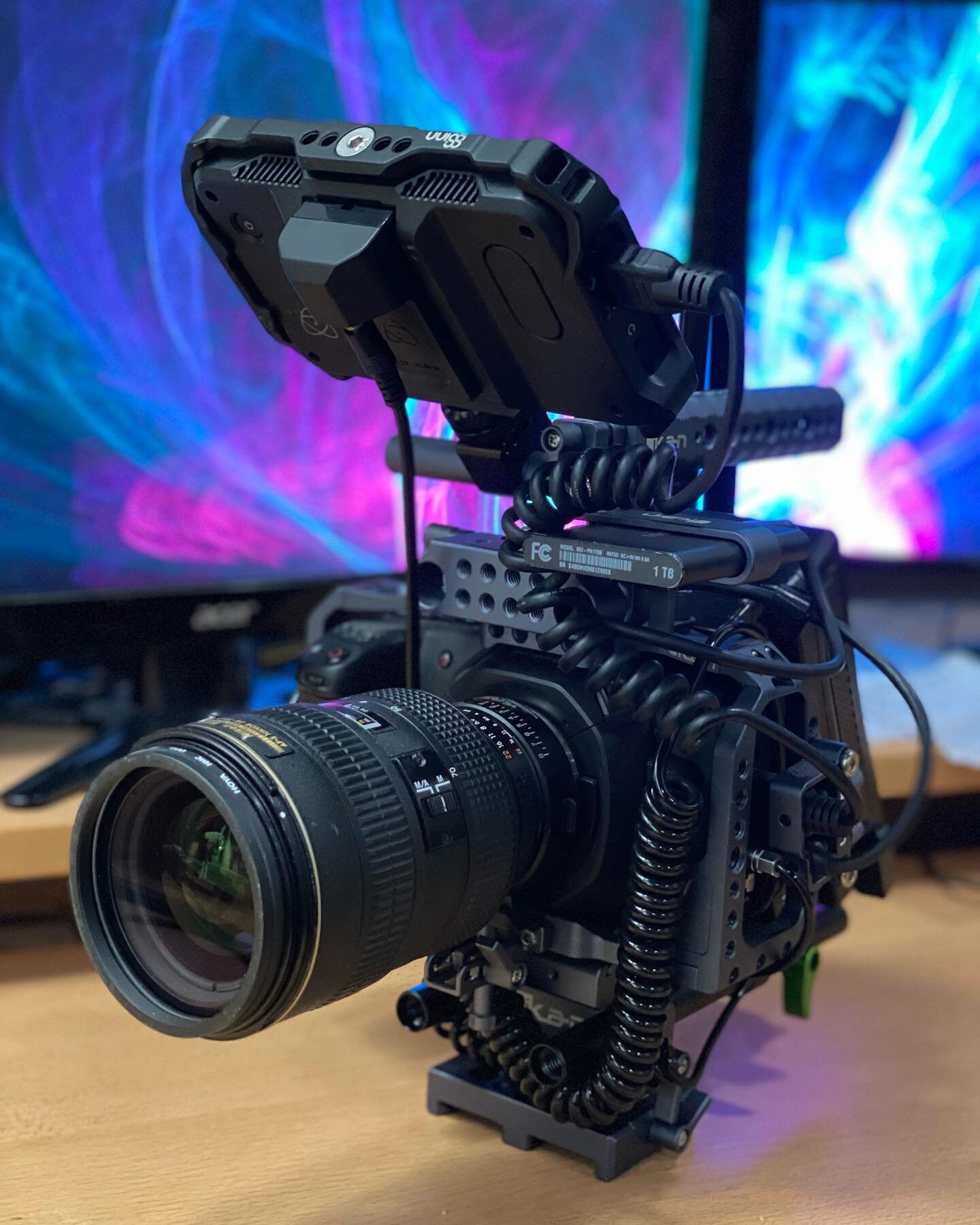 Showing my BMPCC4K compact rig some storytelling love.  Sorry I&rsquo;ve been neglecting you.
.
.
BMPCC4K Camera
Nikon 28-70mm f2.8 
Viltrox NF-M43X  Speed Booster
Atomos Shogun monitor 
Samsung T5 1TB SSD
LanParte&nbsp;VBP-01 V-Mount Battery Pinch
B