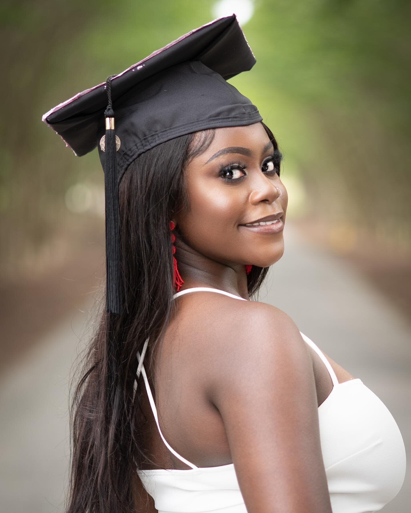 My gorgeous niece. Top of her class @universityofmd and headed to @theohiostateuniversity for her masters.  They ain&rsquo;t ready. Proud of you @lade.gbolade 
.
.
.
.
#portraits #classof2021  #lighting #potd #fashion #Life_Portraits #IGPortrait #por