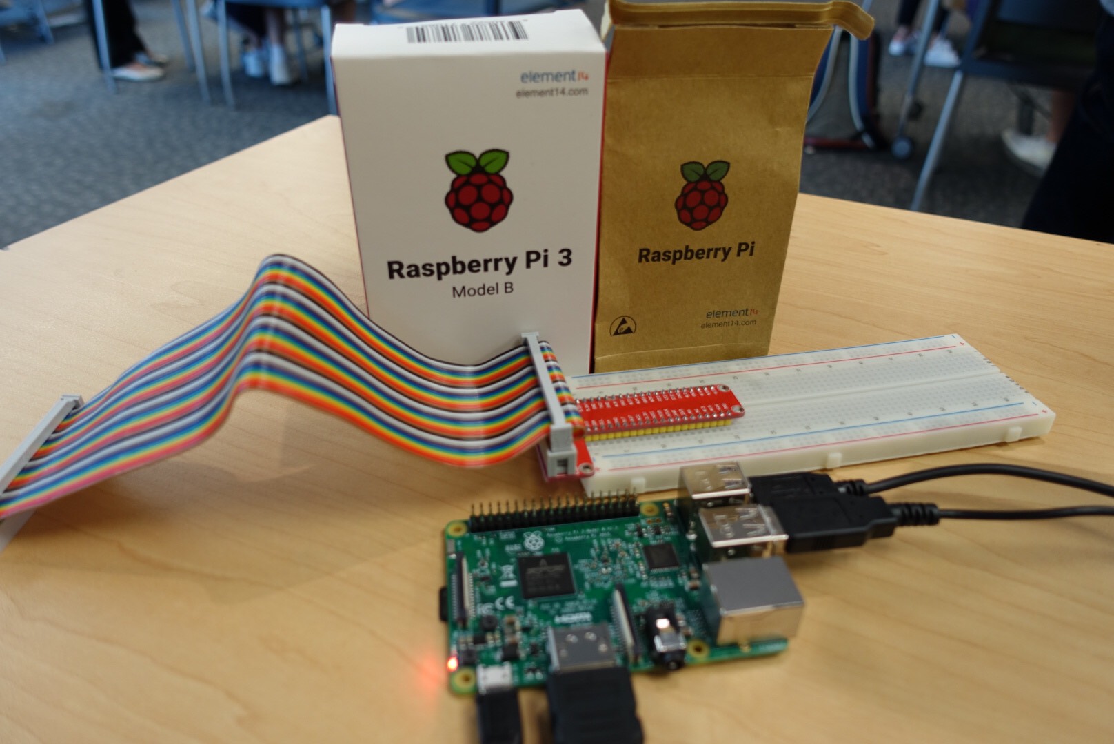 Tinkering with electronics on the Raspberry Pi