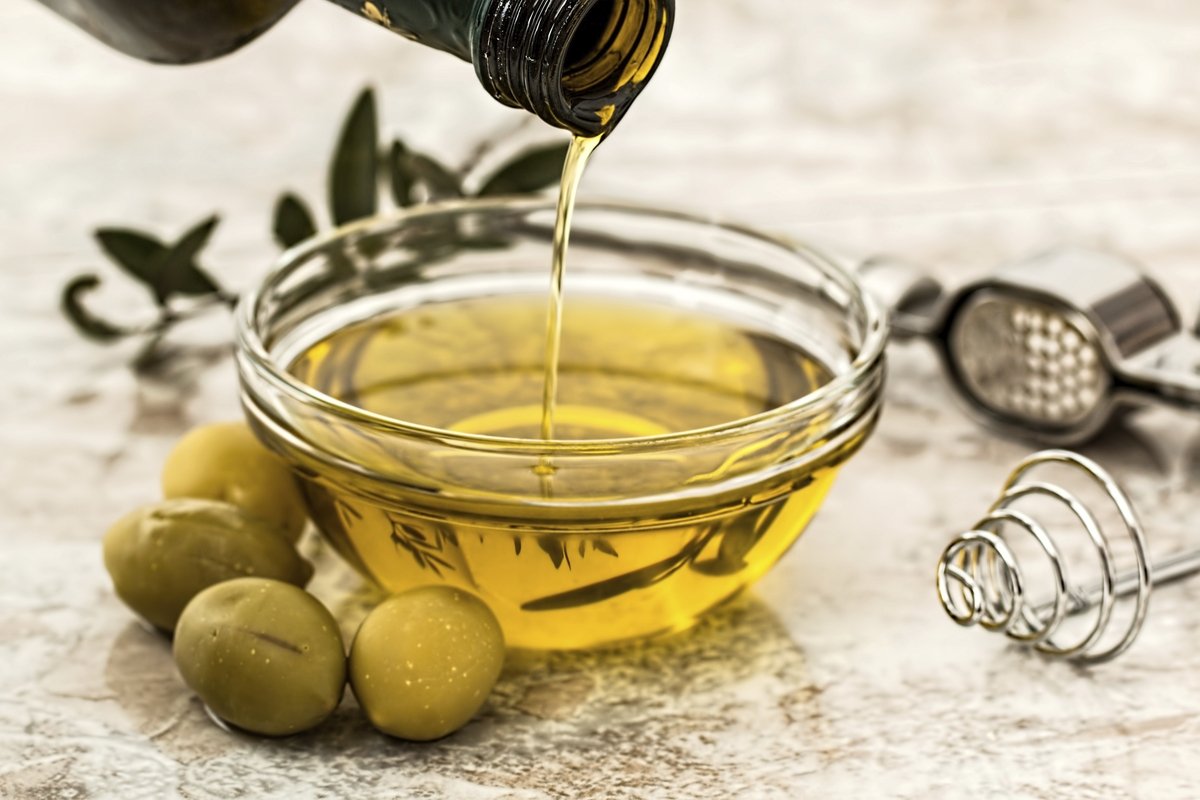 9 benefits of olive oil for skin and hair. Include olive oil in your daily  skincare routine to get glowing skin…