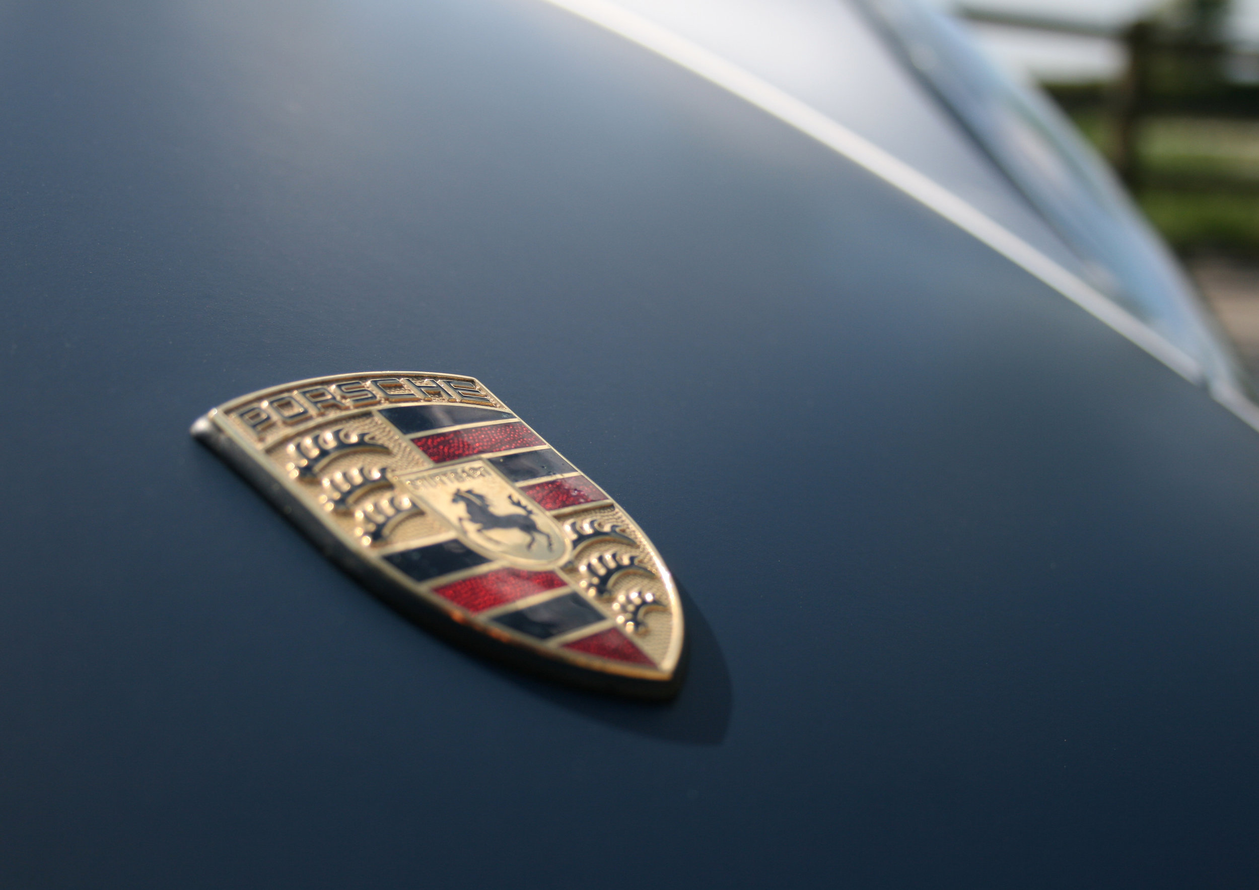 PORSCHE BADGE.jpg