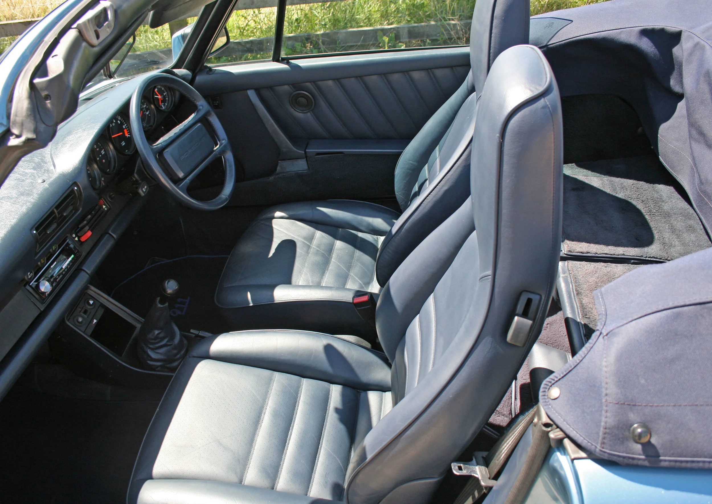 INTERIOR.jpg