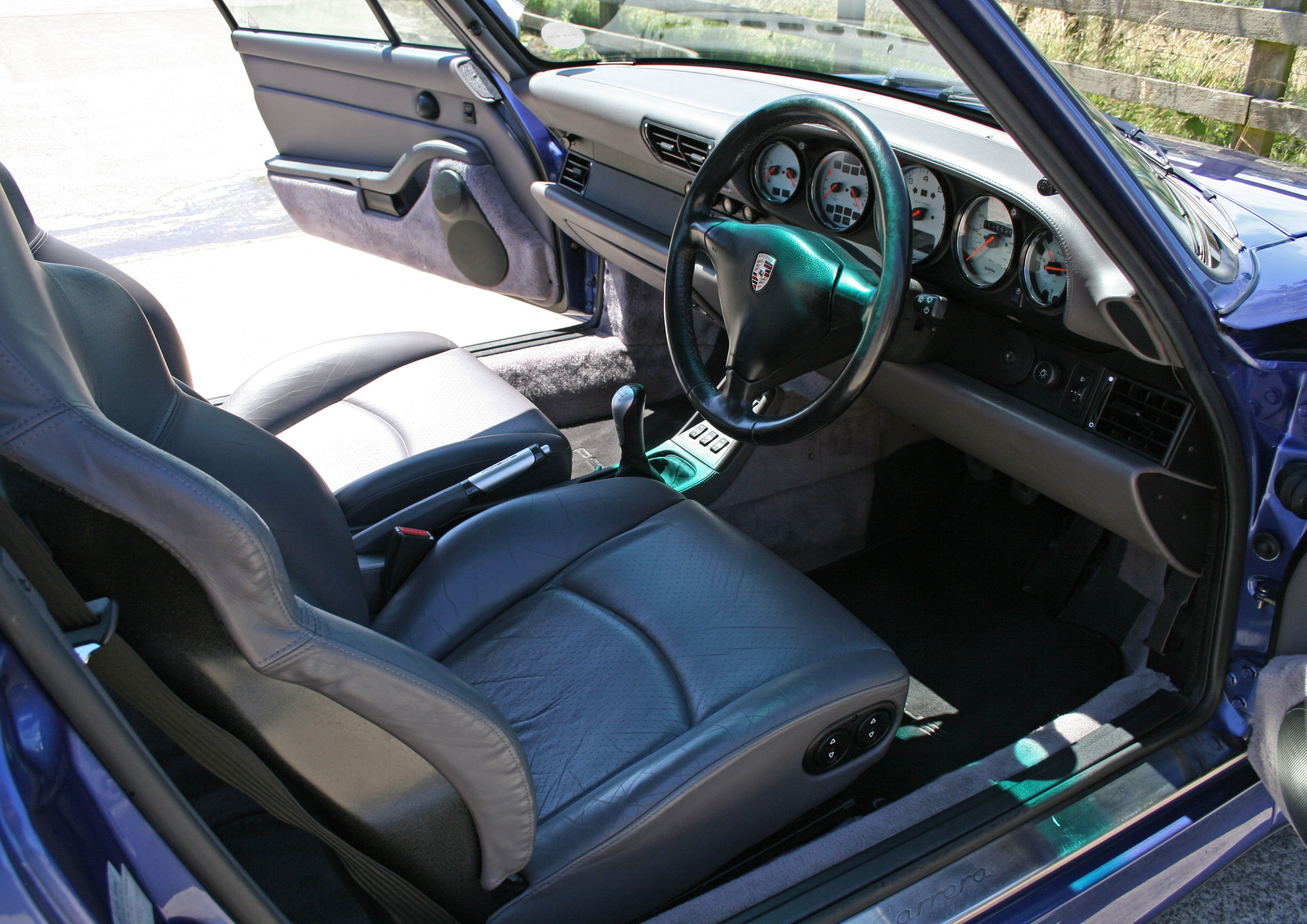 INTERIOR 2.jpg