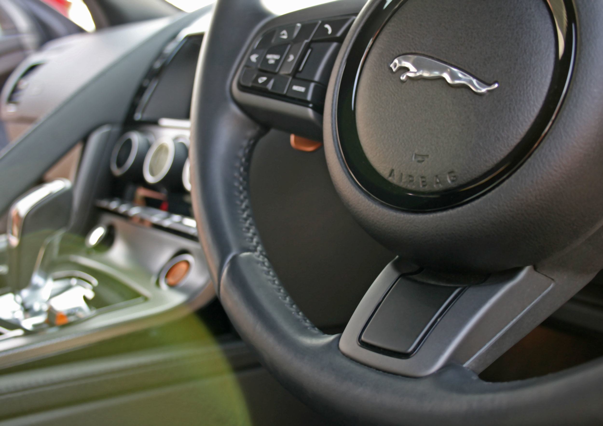 DETAIL STEERING WHEEL.jpg