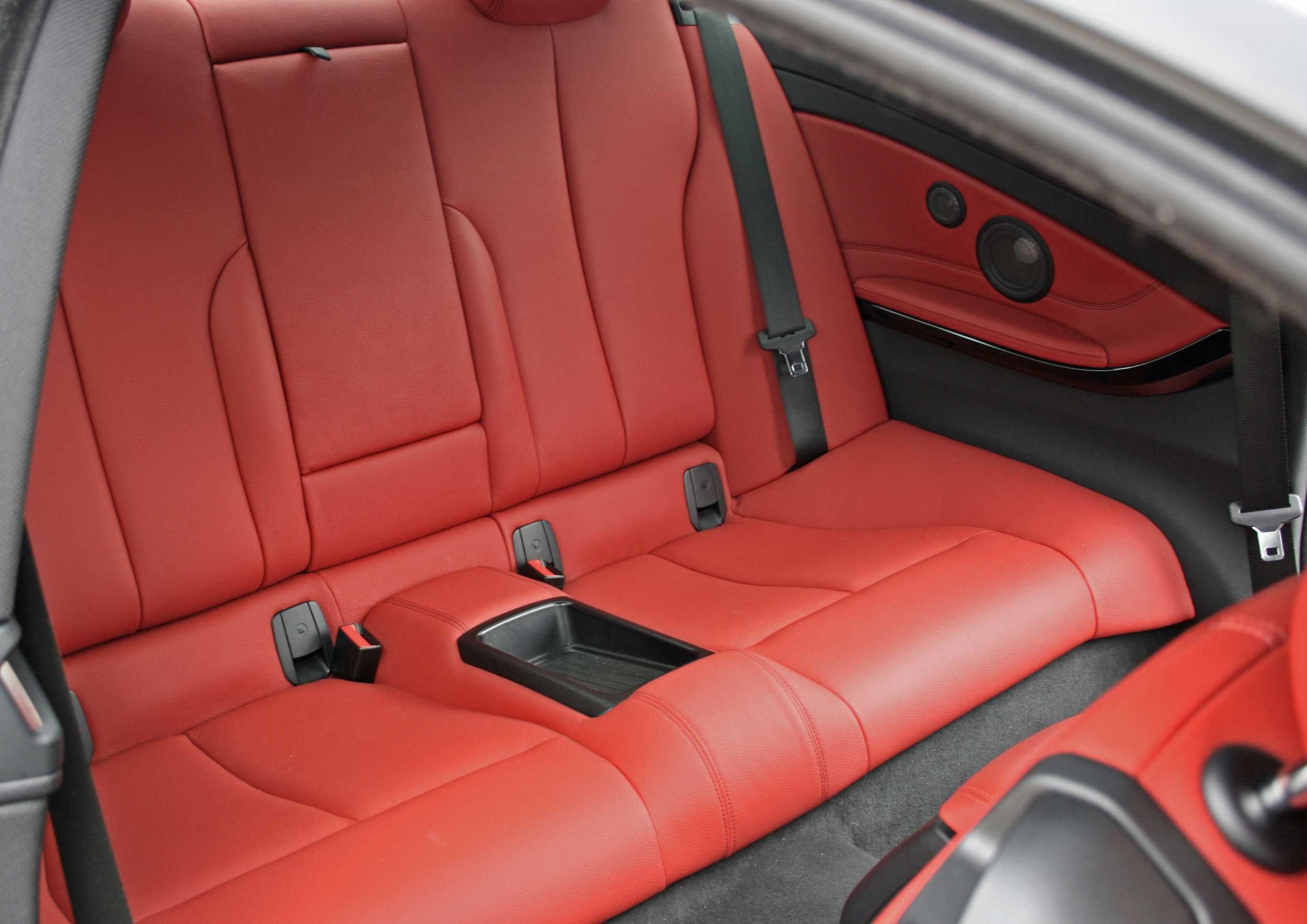 interior rear seats 2.jpg