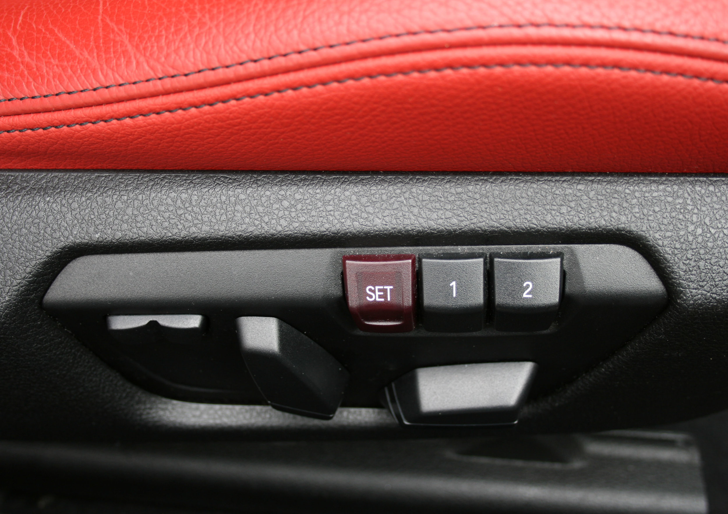 interior seatcontrols.jpg