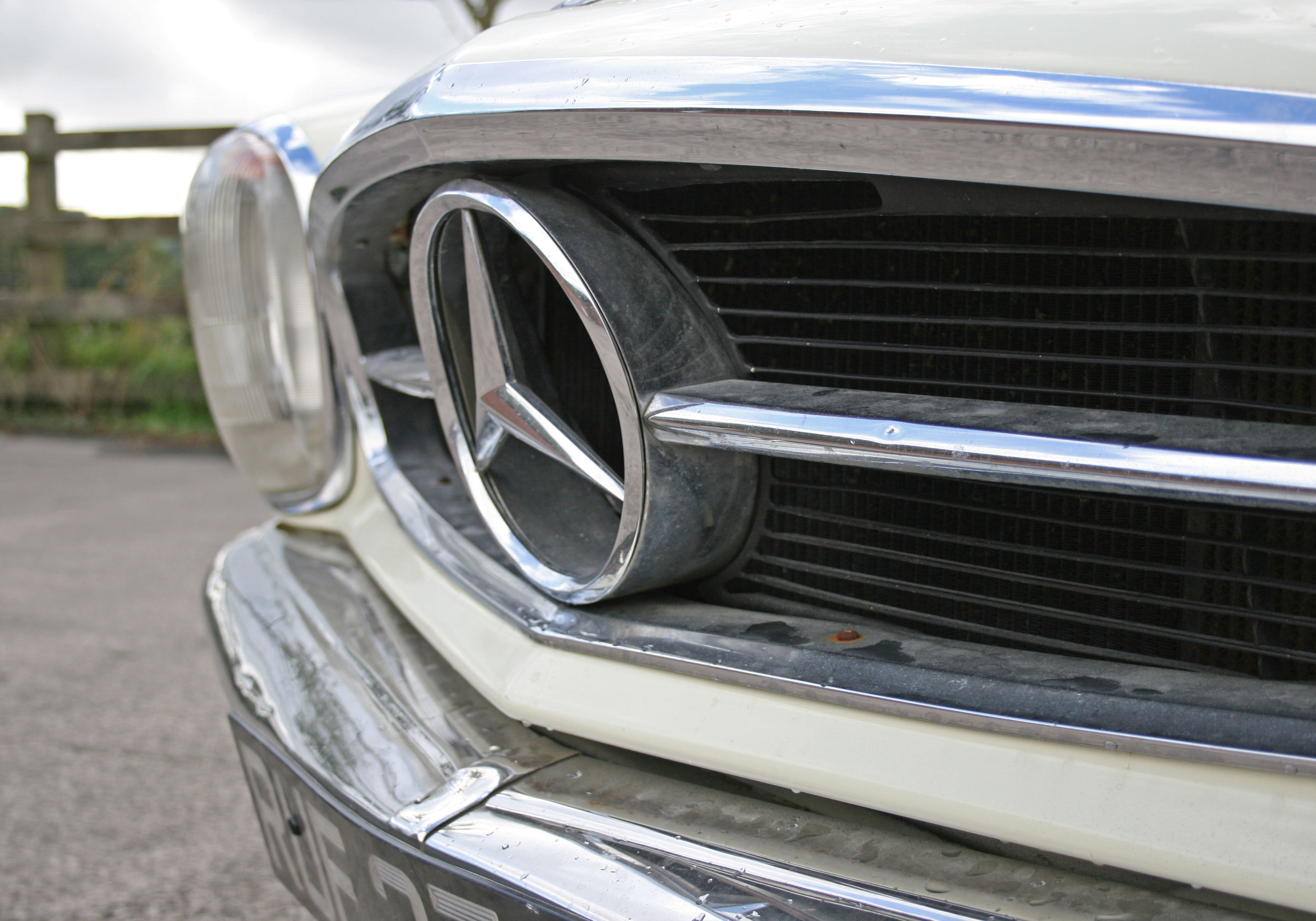 DETAIL FRONT GRILLE.jpg