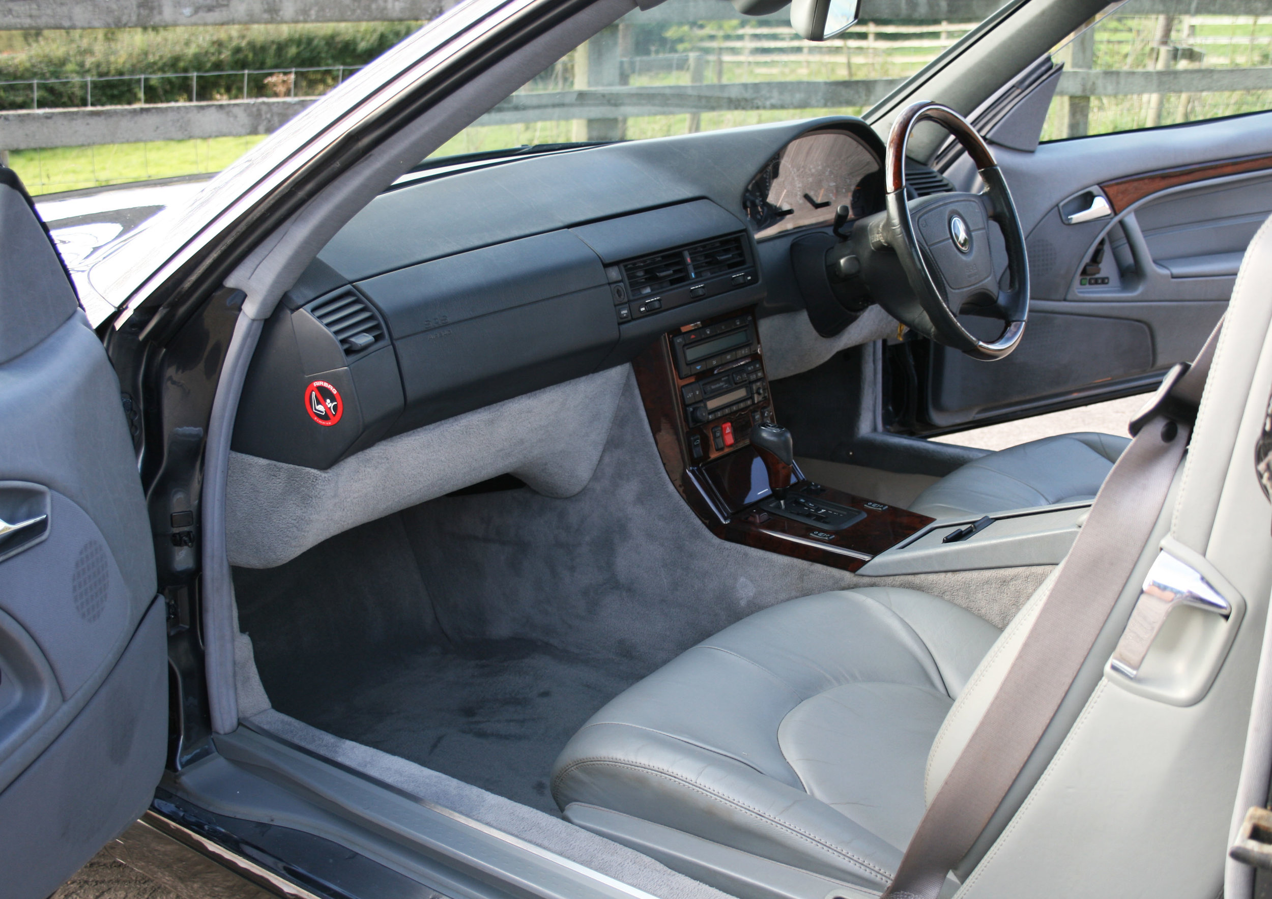 INTERIOR.jpg