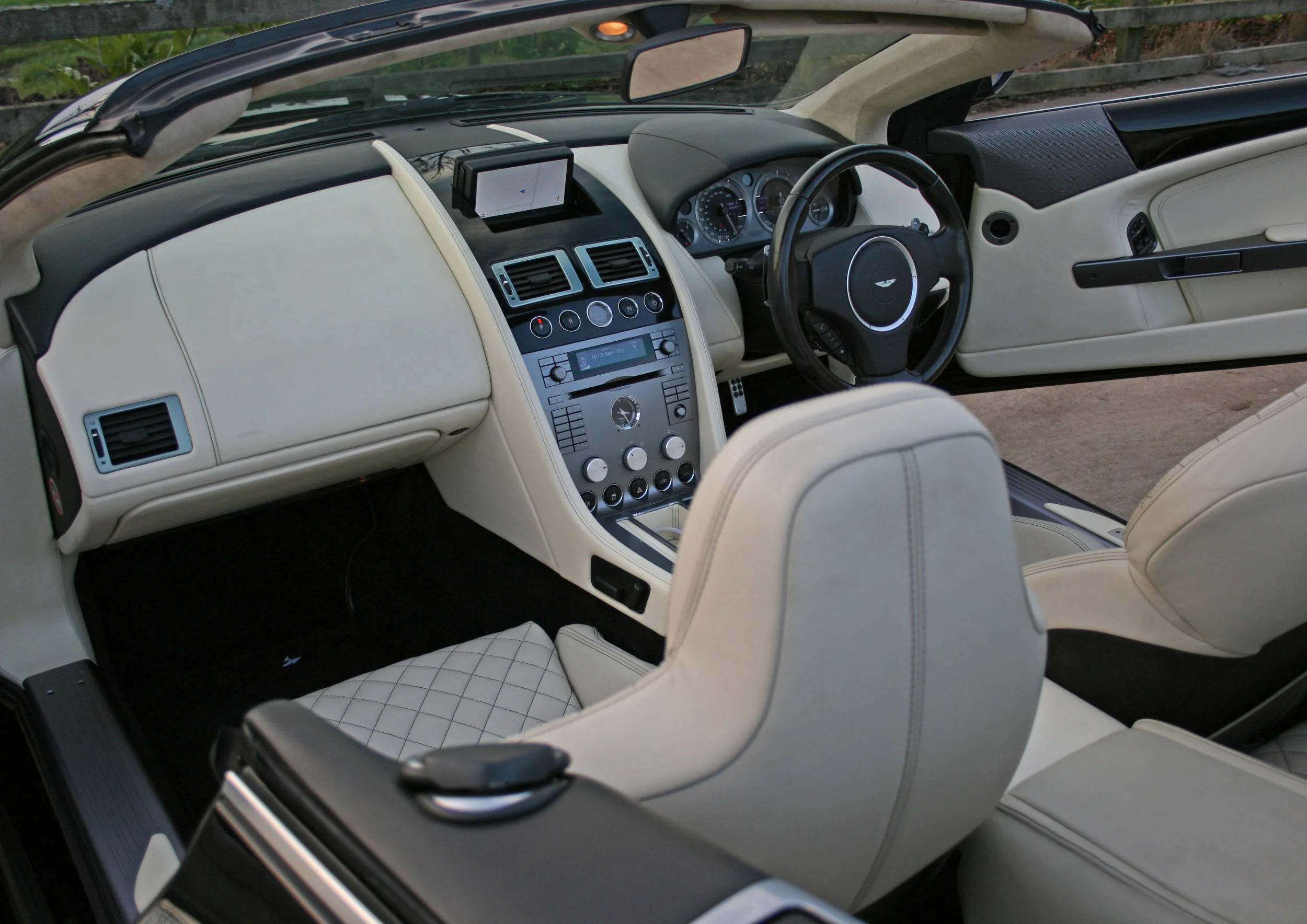 INTERIOR 2.jpg