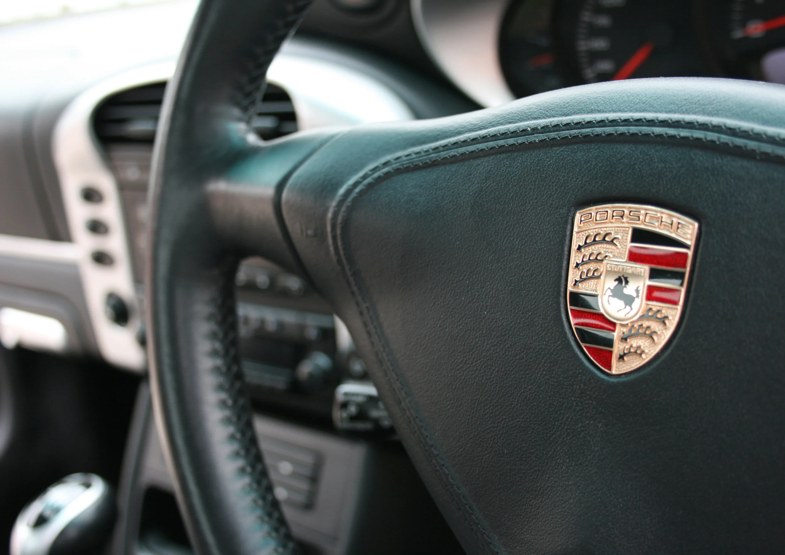 DETAIL STEERING WHEEL.jpg