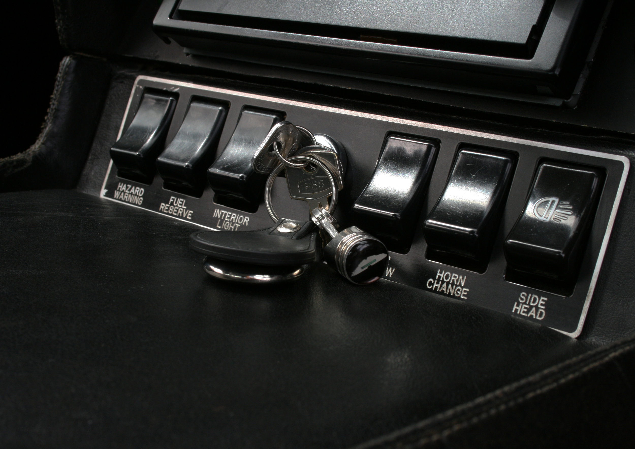 DETAIL SWITCHES 2.jpg