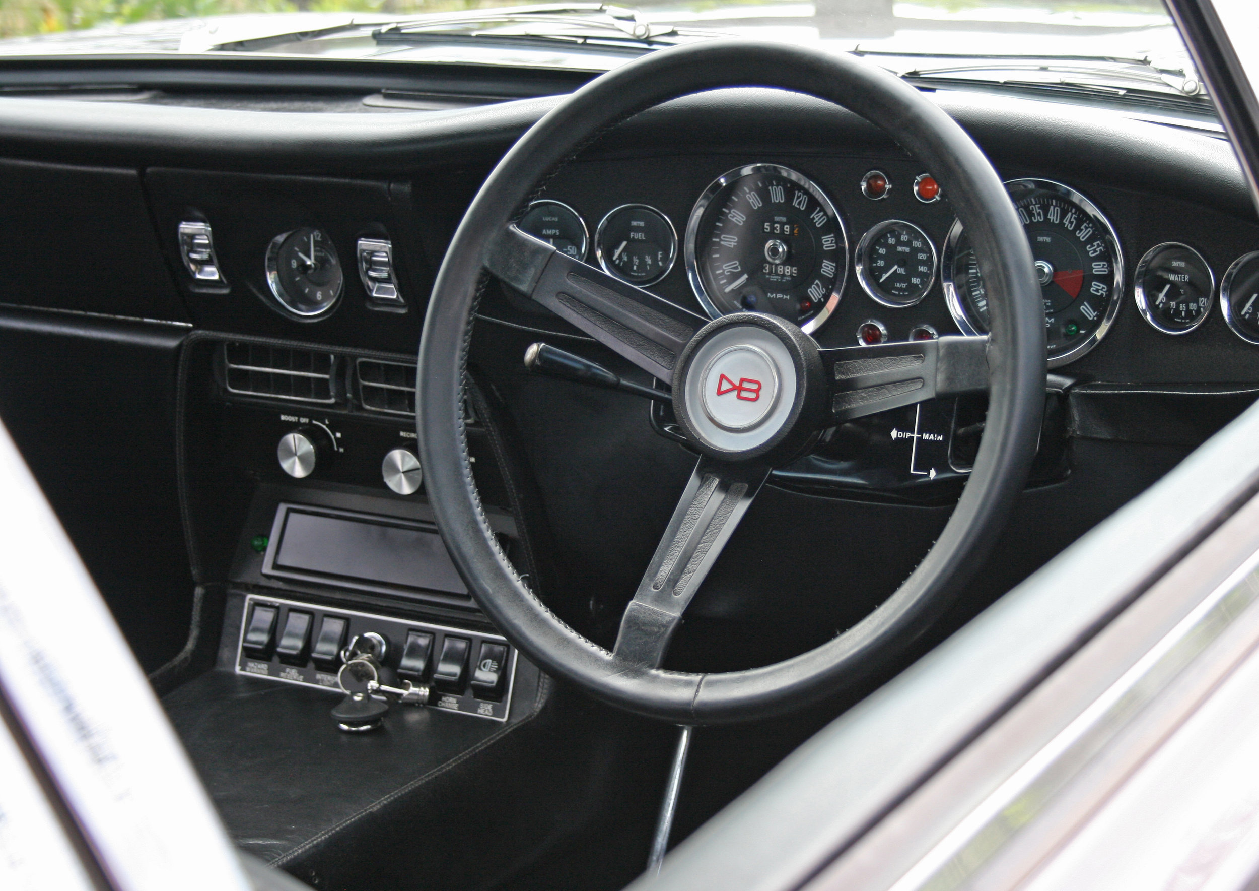 DETAIL STEERING WHEEL.jpg