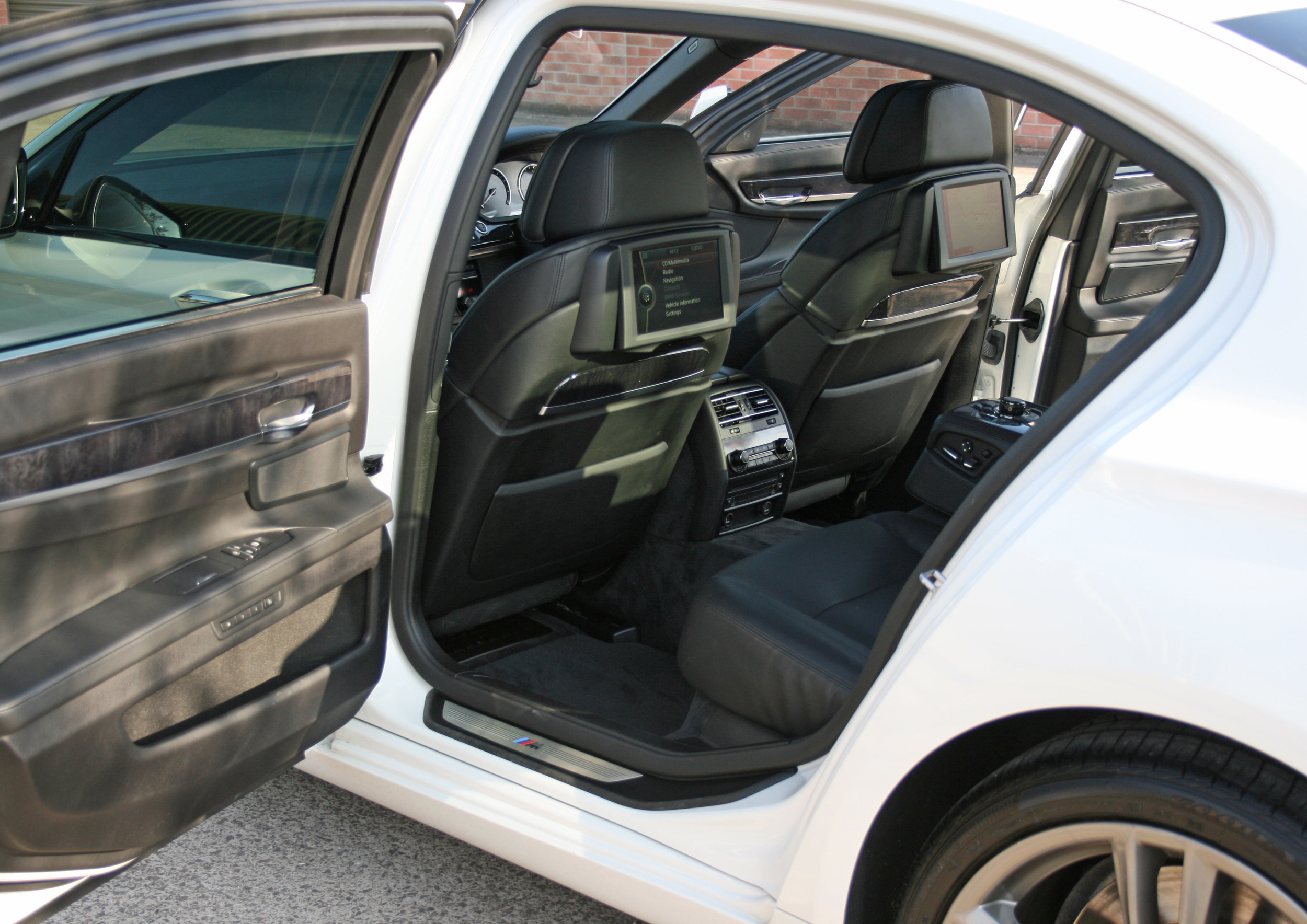 INTERIOR REAR SEATS 3.jpg