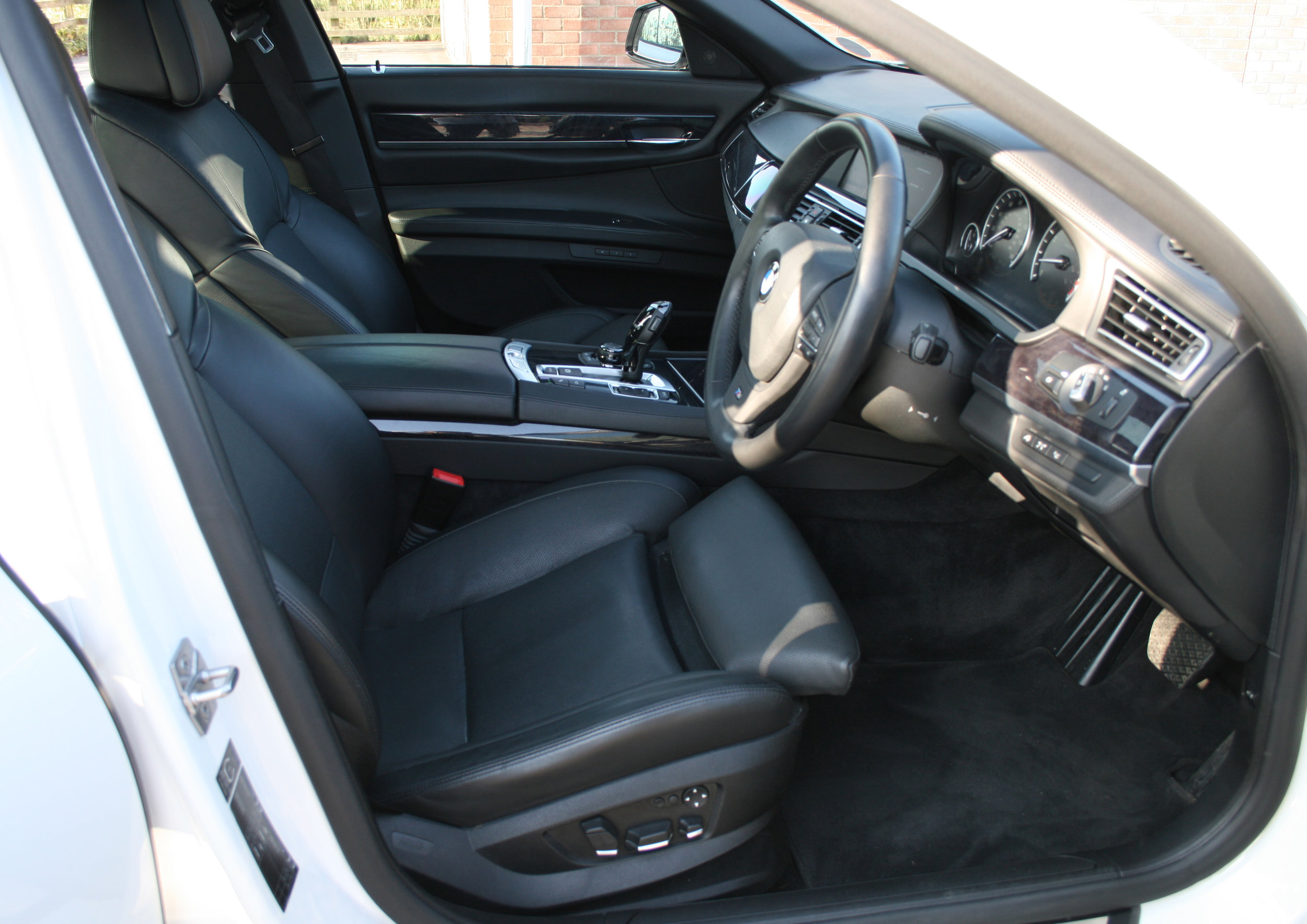 INTERIOR DRIVING SEAT.jpg