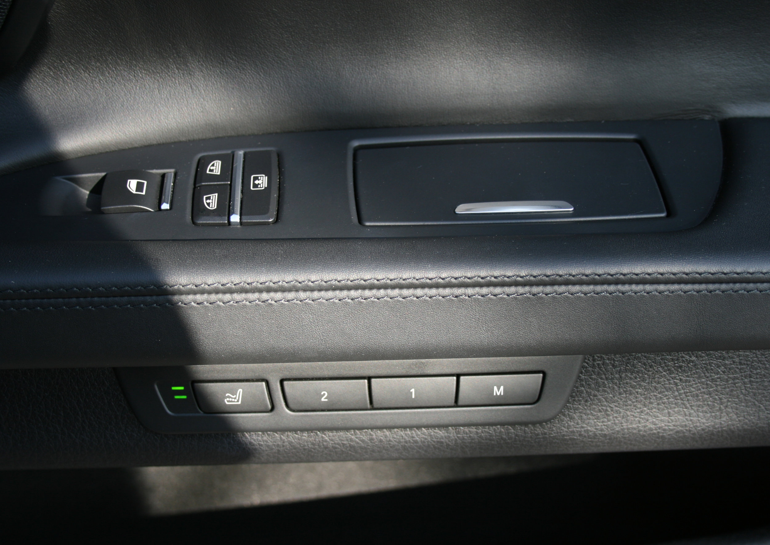 INTERIOR DOOR CONTROLS 3.jpg