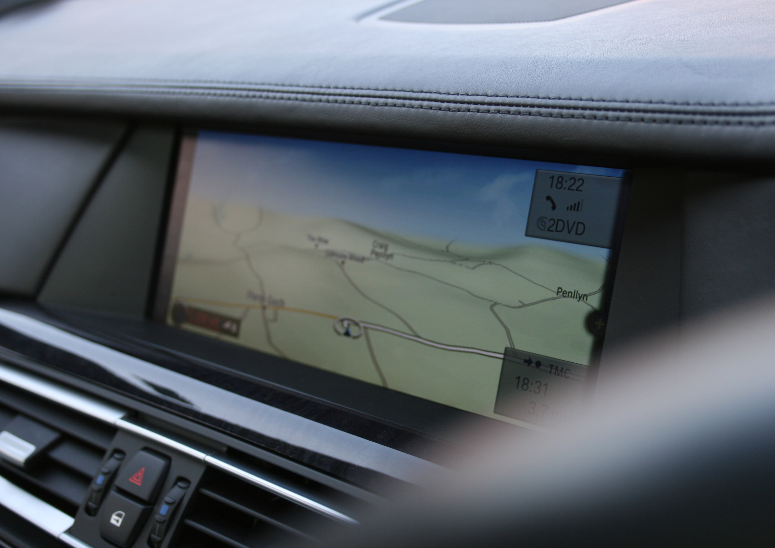 INTERIOR SATNAV 2.jpg