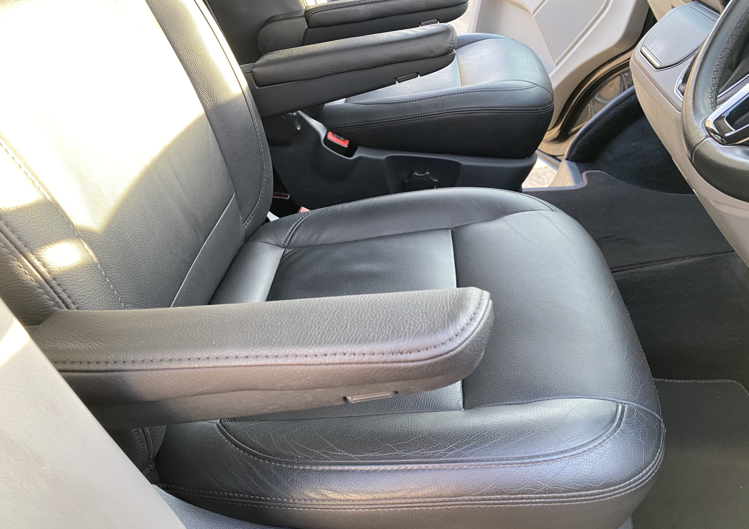 FRONT SEATS 3.jpg