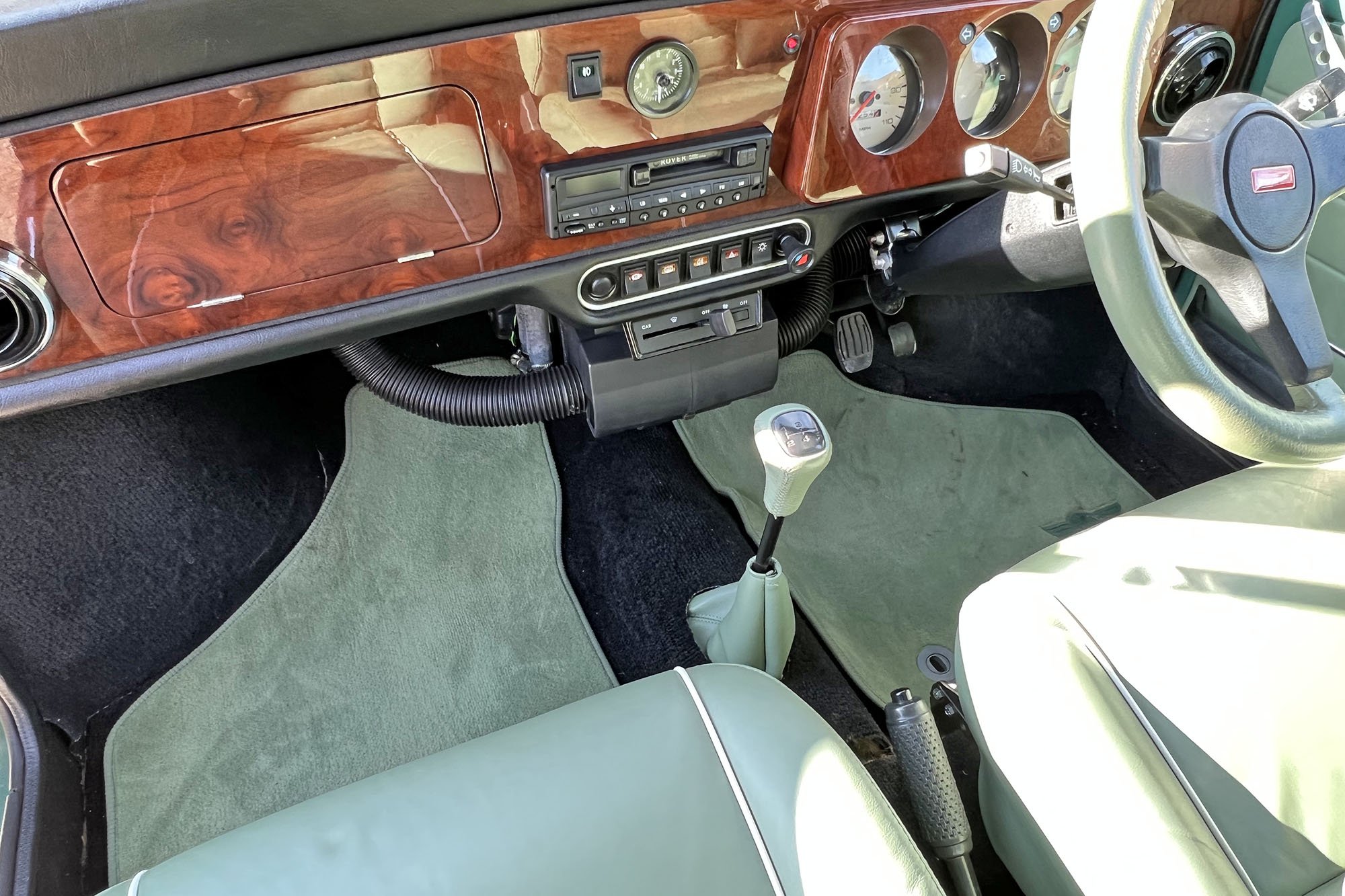 INTERIOR SEATS AND DASH.jpg