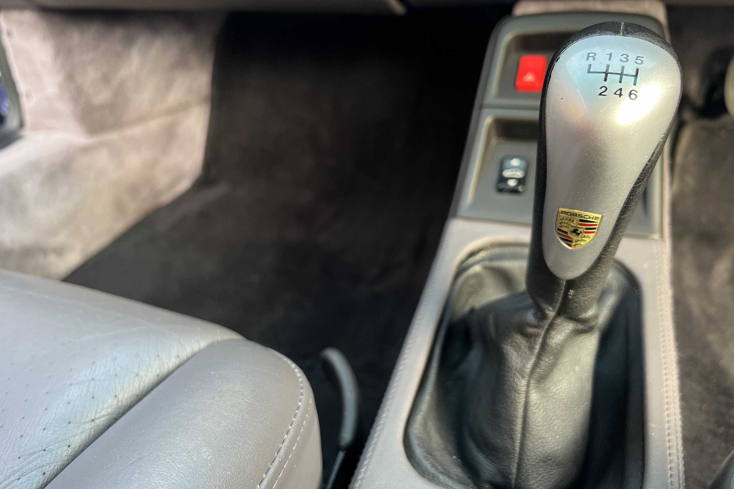 INTERIOR GEARSTICK.jpg