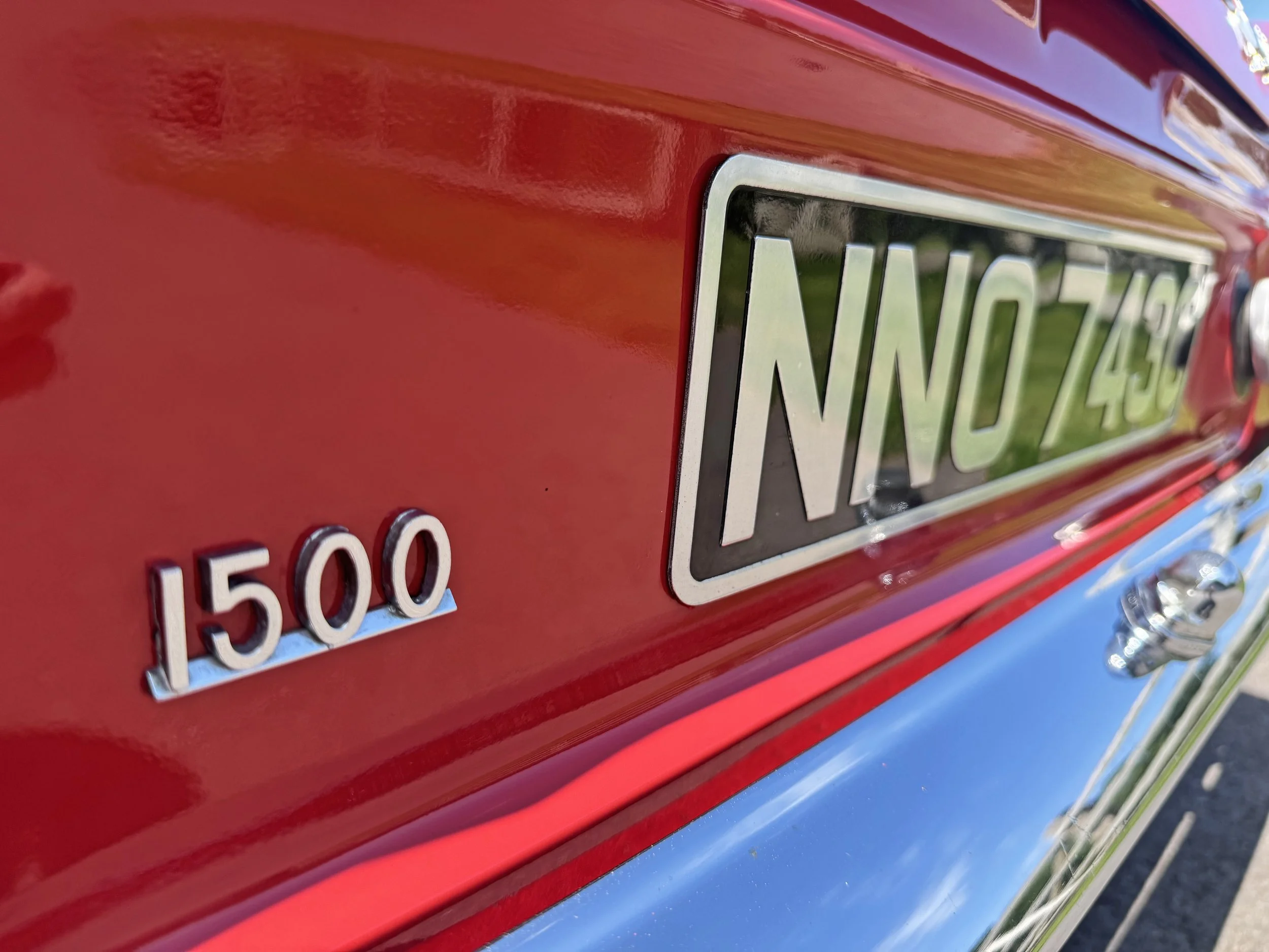 1500 BADGE.jpg