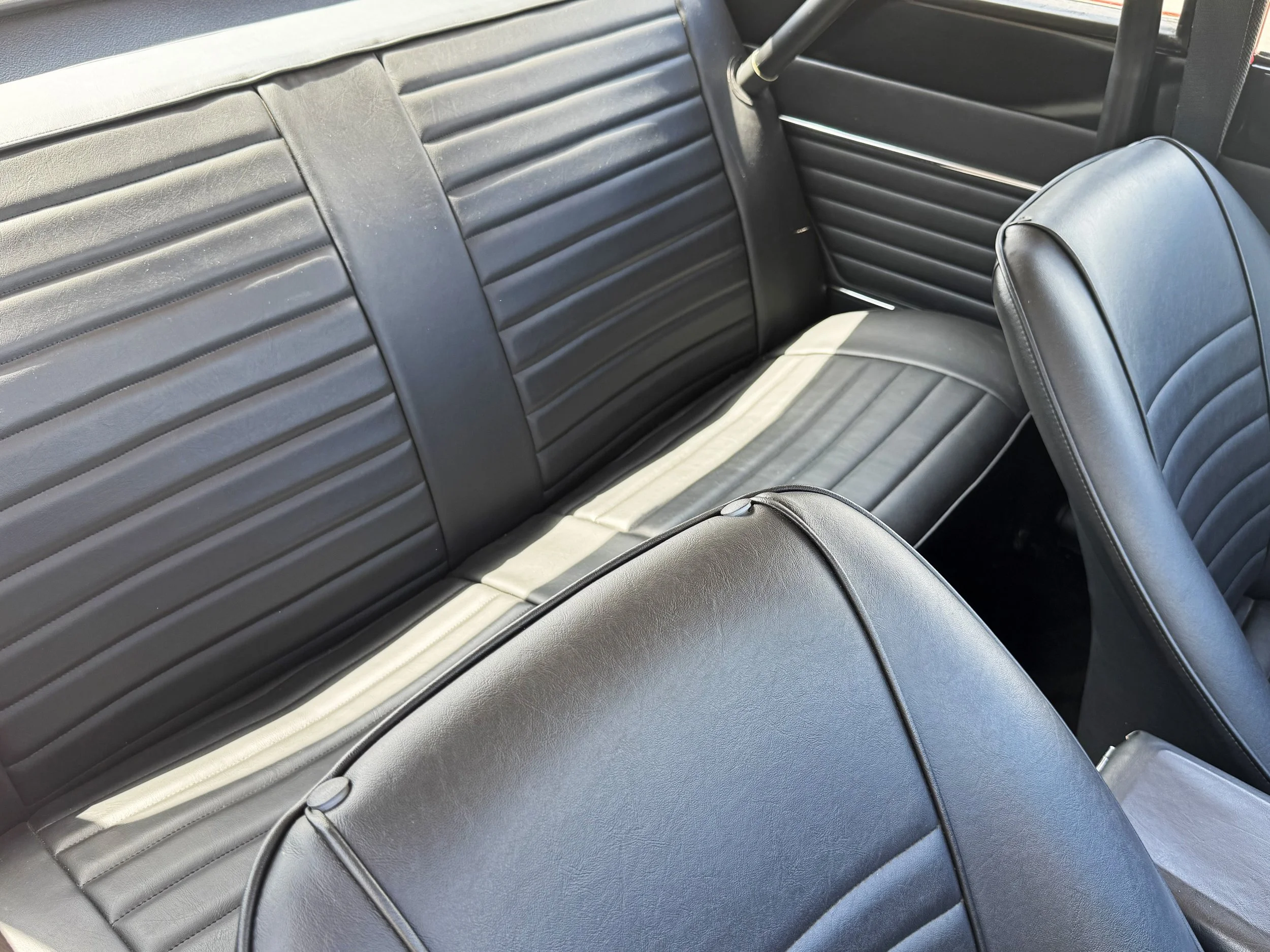 INTERIOR REAR SEATS.jpg