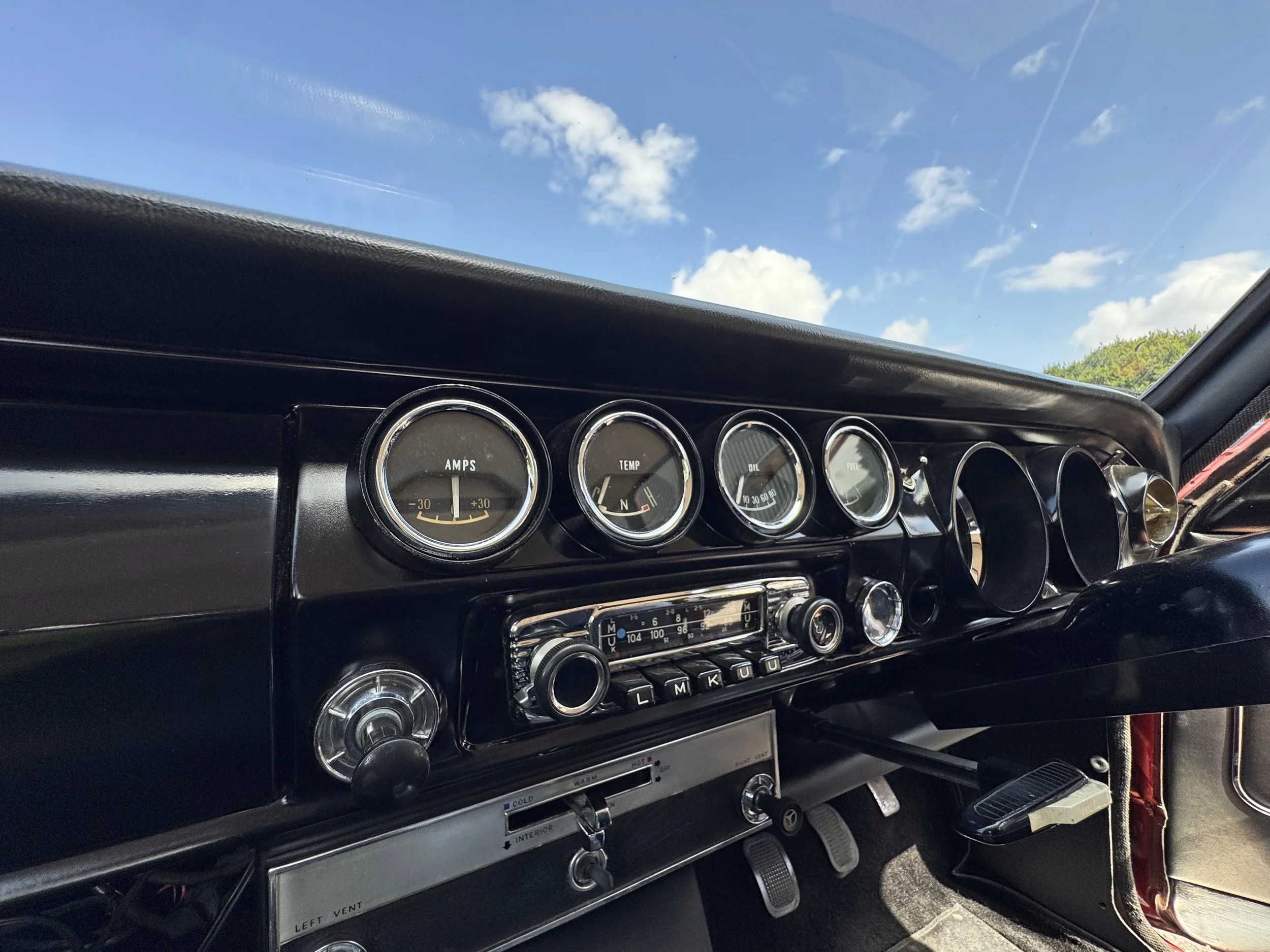 INTERIOR DASH.jpg