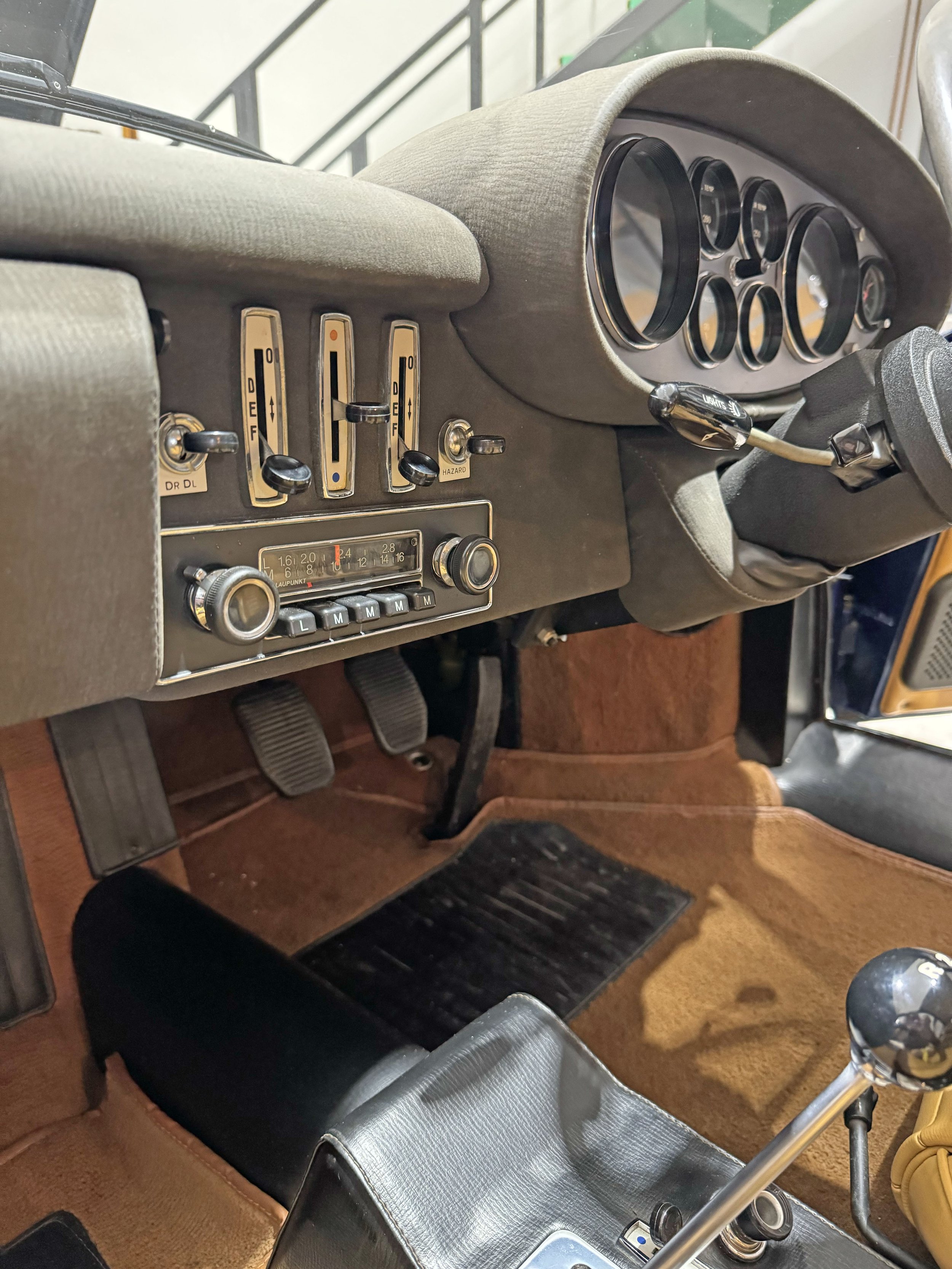 detail dash and radio.jpg