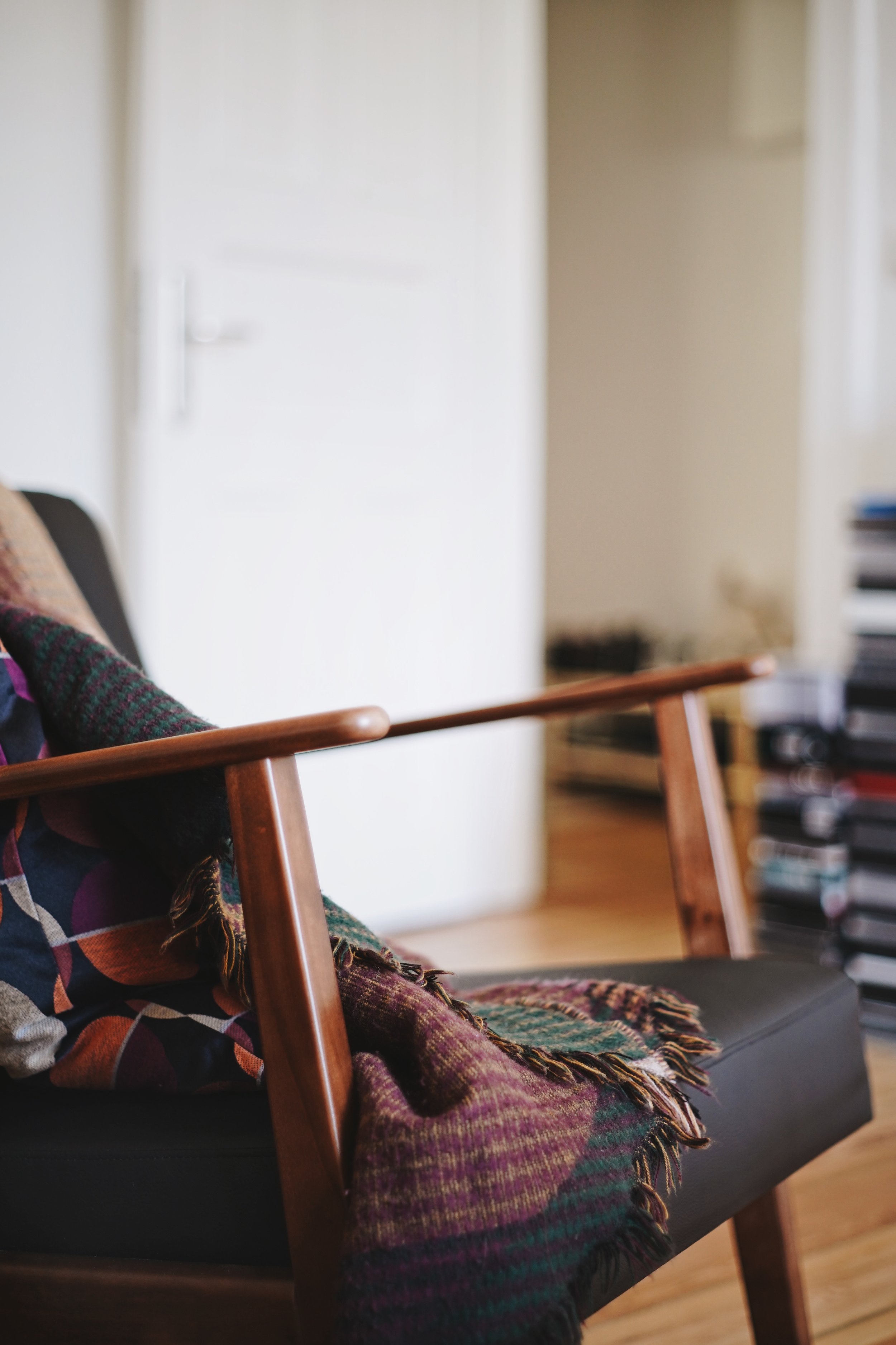 welcome-chair-malte-fleuter-599763-unsplash.jpg