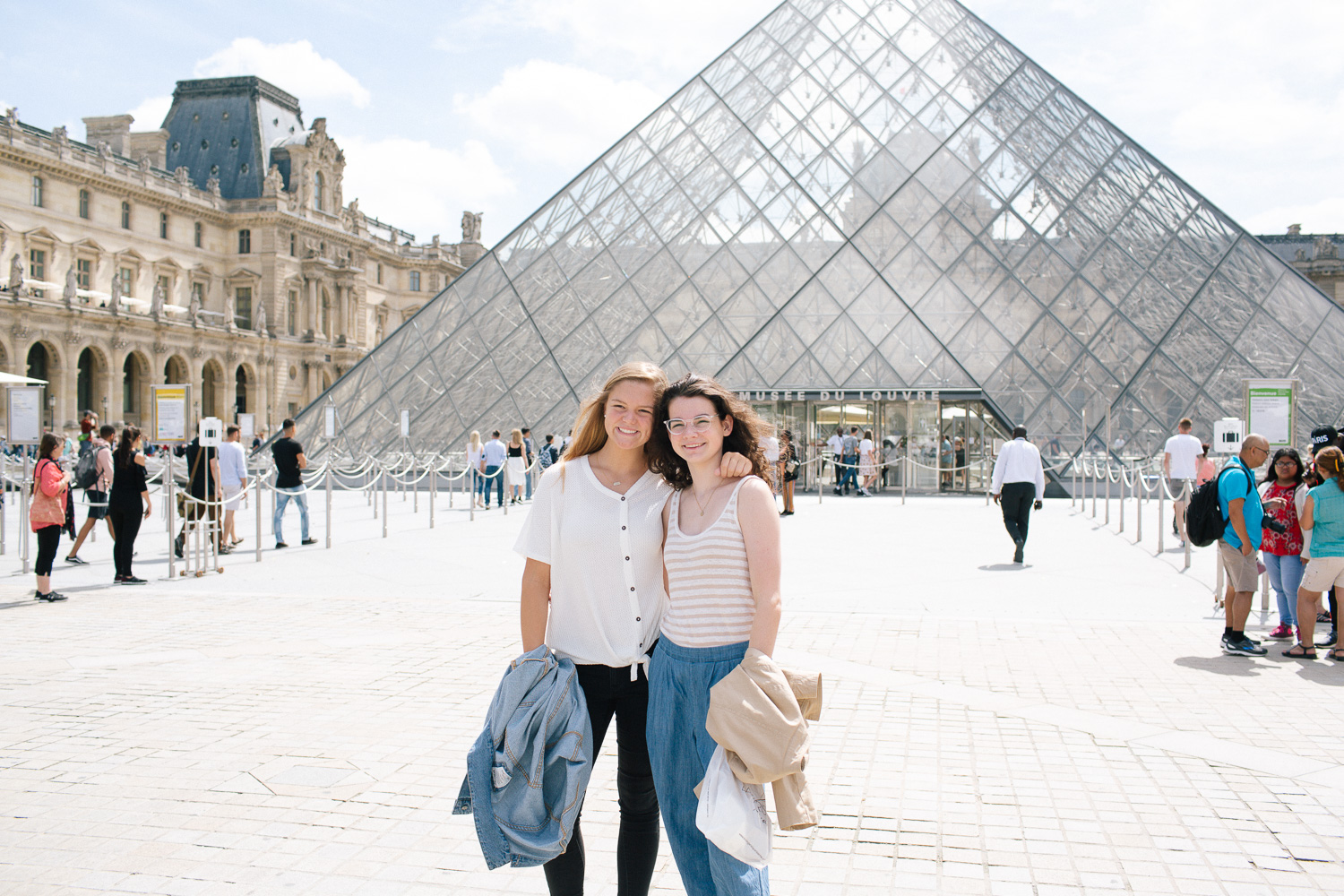 girl's at Louvre