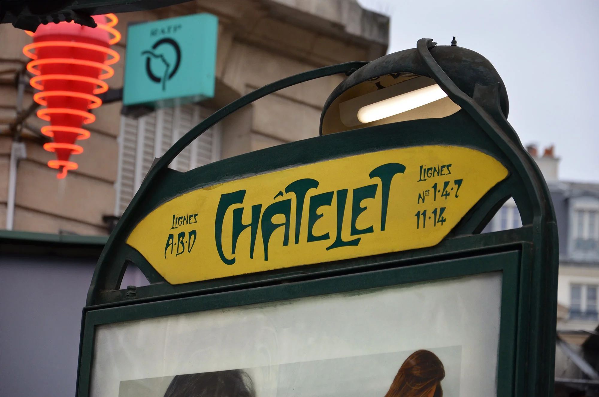 metropolitaine-chatelet.jpg