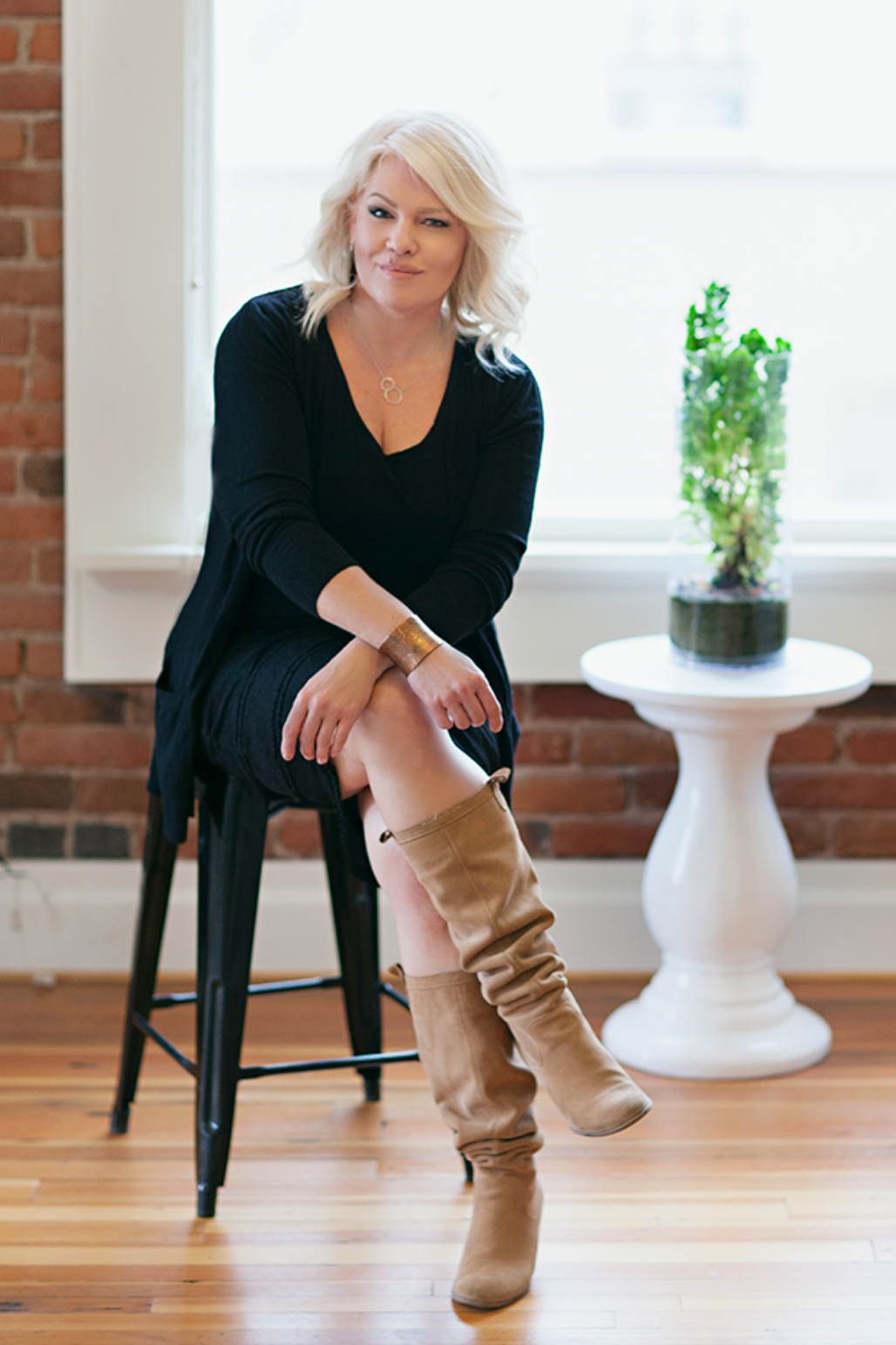 Tonya Senior Stylist "Beauty is not in the face; beauty is in a light in the heart." -Kahlil Hello! I'm Tonya! As a stylist and colorist, I have been studying and working in the hair industry for 18 years. I began my professional styling career in Portland, OR. The City is where I honed my skill for hair design. I have an affinity for anything related to hair, makeup and art; however, I have found that the meaningful part of that is YOU. I specialize in creating personalized cuts and colors for each clients' individual lifestyle. With a background in psychology, photography and hair design, I effectively work along side you; cultivating the best look for you and your needs. I believe that my craft is intuitively led. My ability to see beyond the "technical" and work outside of the proverbial box has allowed me to truly create customized hairstyles. Beauty and inspiration are universal, surrounding us daily and it is my passion to reveal them to you on a personal level. IG: @tollyp