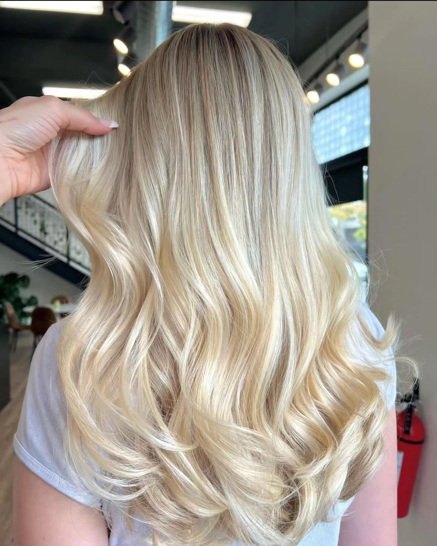 &deg;&bull; Beautiful Buttery Blonde &bull;&deg; @danarey_hair ✨️ 

#GiveGoodHair 
#LetYourLightShine 
#AllYouNeedIsGoodHair