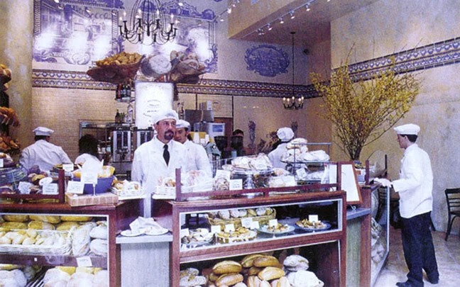 roxanne slimak_o padeiro_cafe counter.jpg