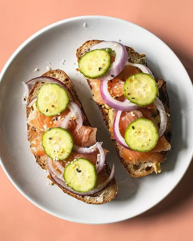 Today&rsquo;s brunch was a team effort. Sourdough bread from @shewolfbakery and smoked salmon from @acmesmokedfish . Both picked up from @_archestratus_ during their Saturday One-Stop-Shop✨ We added some avocado that came in our @diginn produce box t