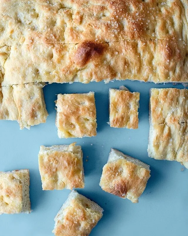 Shockingly Easy No-Knead Focaccia from @basically Guide to Better Baking! Recipe by @sarahjampel &bull;
&bull;
&bull;
&bull;
#greenpoint #focaccia #basicallybaking #basicallybaking #bareaders #bonappetitmag #bread #quarantinebaking