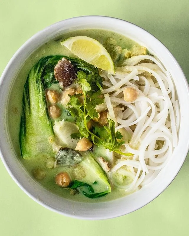 Coconut Green Curry with Mushrooms and Chickpeas 💚 recipe by @andybaraghani @basically @bonappetitmag
&bull;
&bull;
&bull;
&bull;
#greenpoint #curry #greencurry #coconut #chickpeas #bareaders #basically #bonappetit #bonappetitmag #andybaraghani