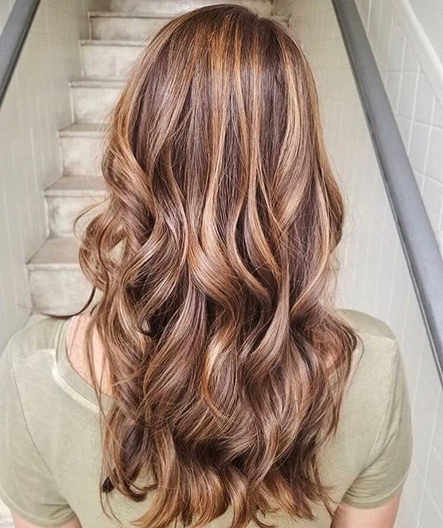 #ThrowbackThursday to this gorgeous dimensional color by artist Taylor 💫 perfect colors for Autumn 🍂 #salonUstyle #balayage