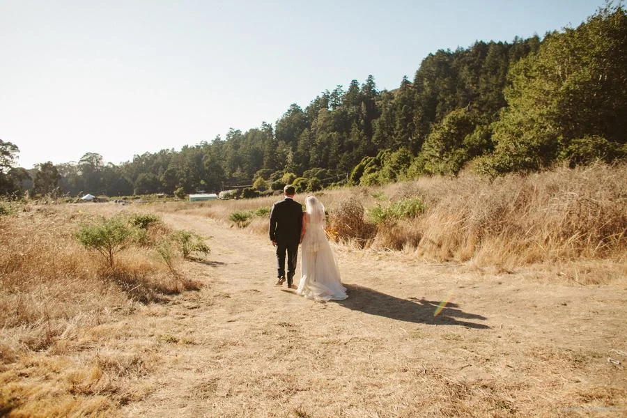 Widmann_Hand_Kate_Harrison_Photography_CoastalFarmKateHarrisonwedding082_low.JPG