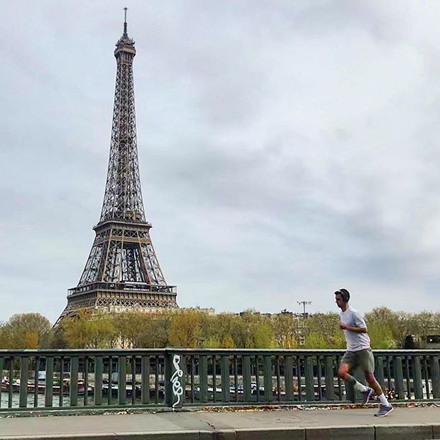 Best way to see a city... #run through it! 🏃🏾🏙
&bull;
5 miles #running around #Paris this afternoon. Caught a couple of the iconic touristy spots as well as some more relaxing parks. Now time to find a caf&eacute; and eat some food! #thetrilife #t