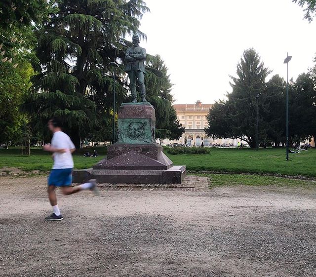 Best way to see a city! 🏃🏾🏙 Been in #Europe the past two months and they&rsquo;ve felt like an absolute blur! Finally managed to get a #run in outside during the work week! #milan #italy #trilife