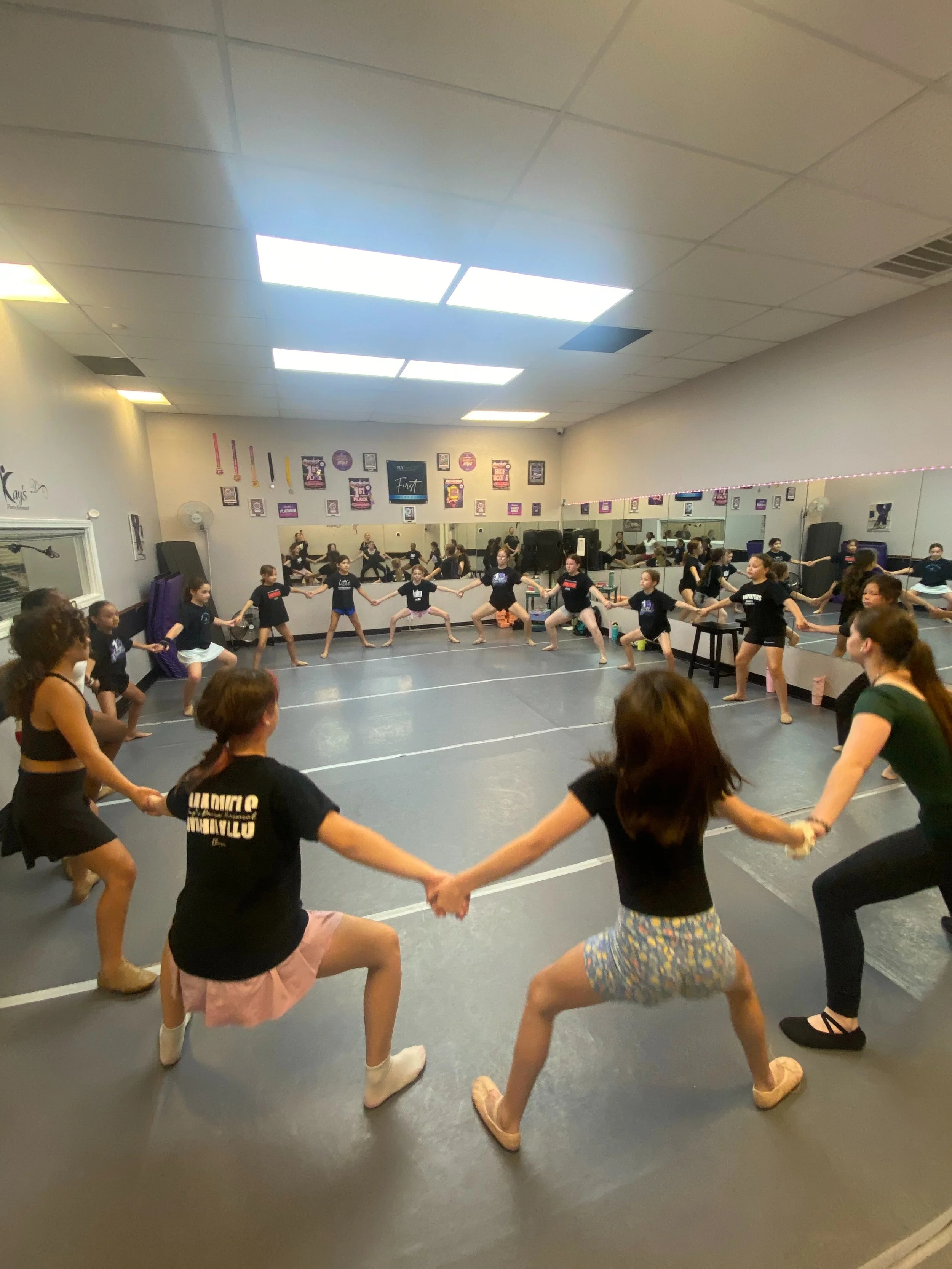 Skills Intensive Day 1! Get it dancers! 💪🏻