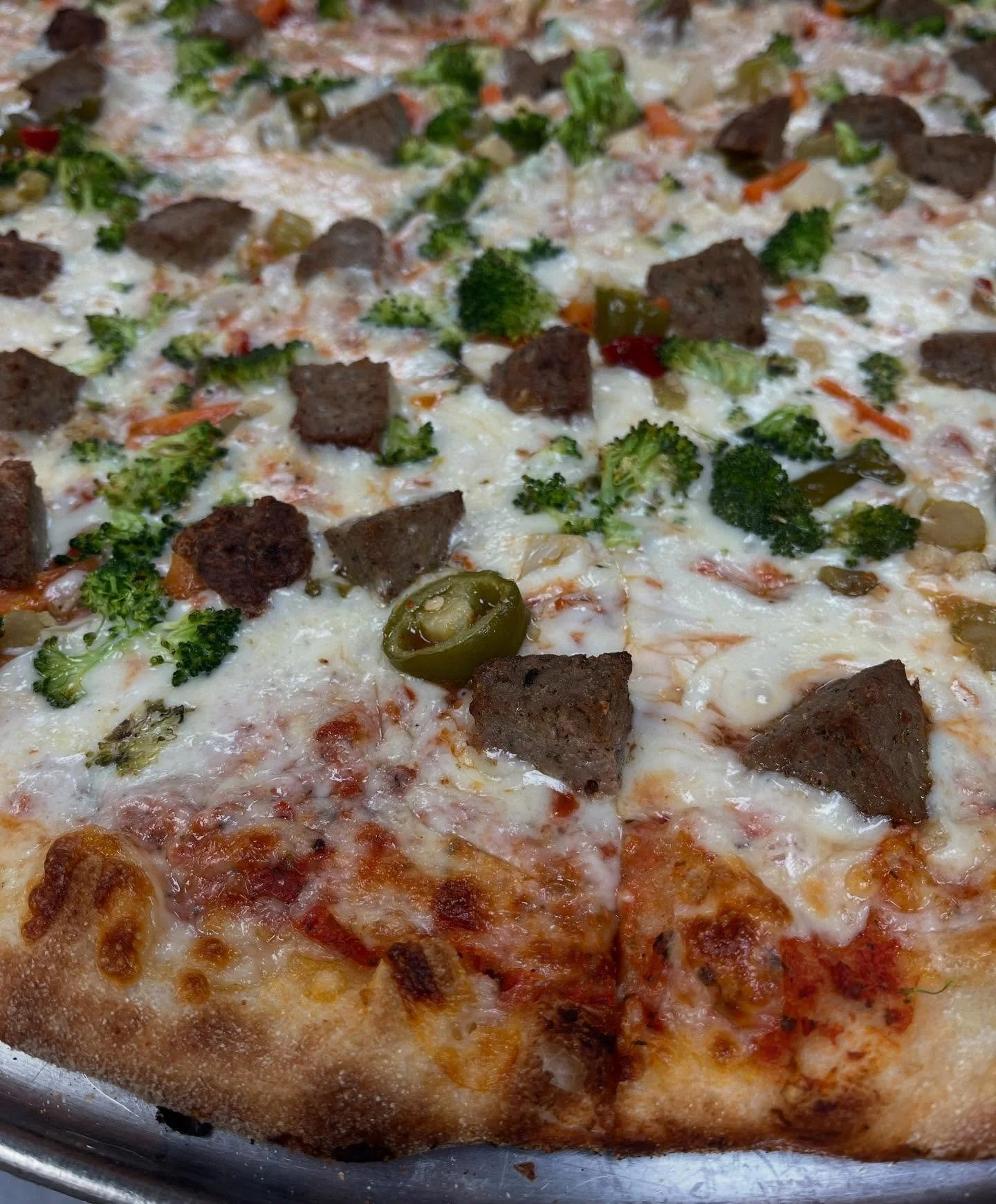 Germantown Monday slice: meatball + giardiniera + broccoli
#monday #dailyslice #sliceoftheday #meatymonday