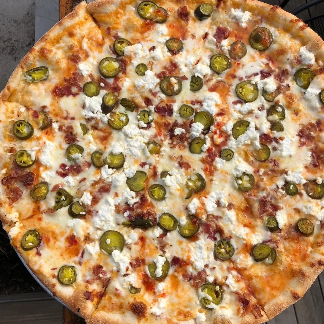 Jalape&ntilde;o Popper pizza available in November! Beer cheese base + mozzarella + jalape&ntilde;o + bacon + ricotta + sweet chili drizzle. Available in Germantown and Deer park
#jalapenopopper #pizzaofthemonth #november #spicy #bacon #cheesy #pizza