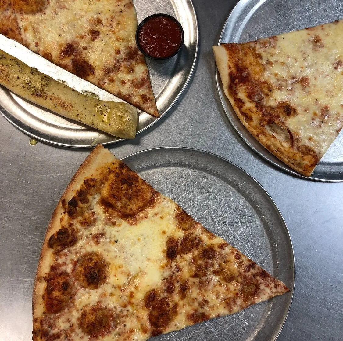 Free slice for all veterans and active duty military today in Germantown and Deer Park. Thank you for your service! 🍕 🇺🇸 🫡 
#veteransday #slice #freeslice #pizzabeervictory