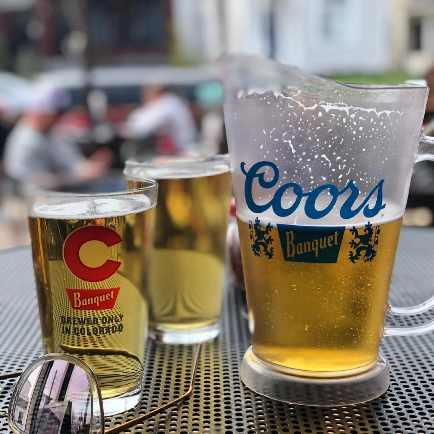Its a beautiful day for a patio Coors! $10 for a pitcher. Sun Cruisers on special for $3.50. Bring your dog! 

#Coorsbanquet #suncruiser #welovedogs