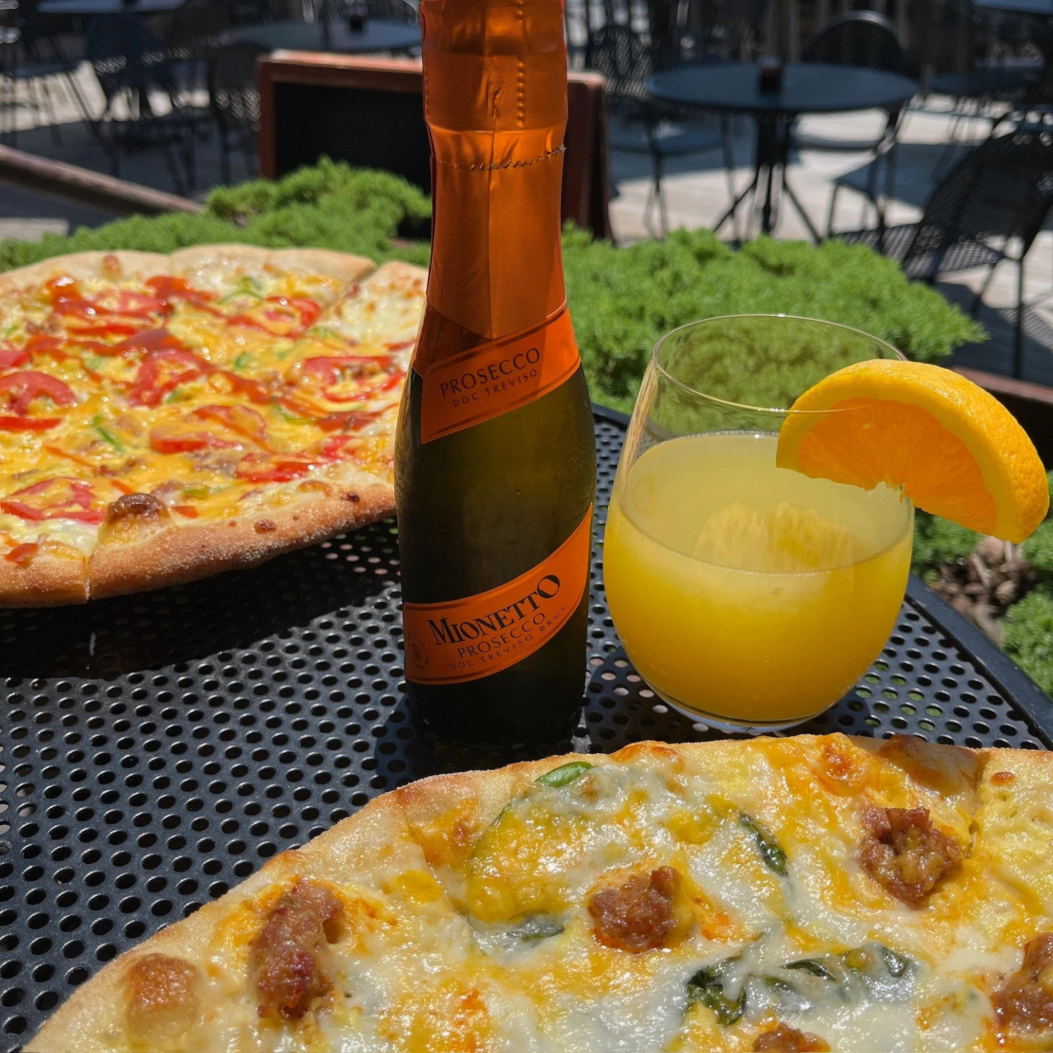 Need carbs? We got em! Come get some race day fuel or celebrate crossing the finish line. 🏃🏿&zwj;♀️🏃🏼&zwj;♂️🏅🌹🏇🏃🏽&zwj;♀️🏃🏿&zwj;♂️Last weekend for Tikka Masala pie! 

#kyderbyfestival  #kyderbyfestivalmarathon  #kyderbyfestivalminimarathon 