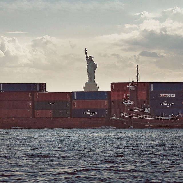 Hello Lady Liberty! Ladies and Gents, the @GoodContainer has officially arrived in New York Citaaaay!! The Big Apple&mdash; Gotham&mdash;the City So Nice They Named It Twice. Boy does this town love its bikes! We loved seeing so many riders giving us