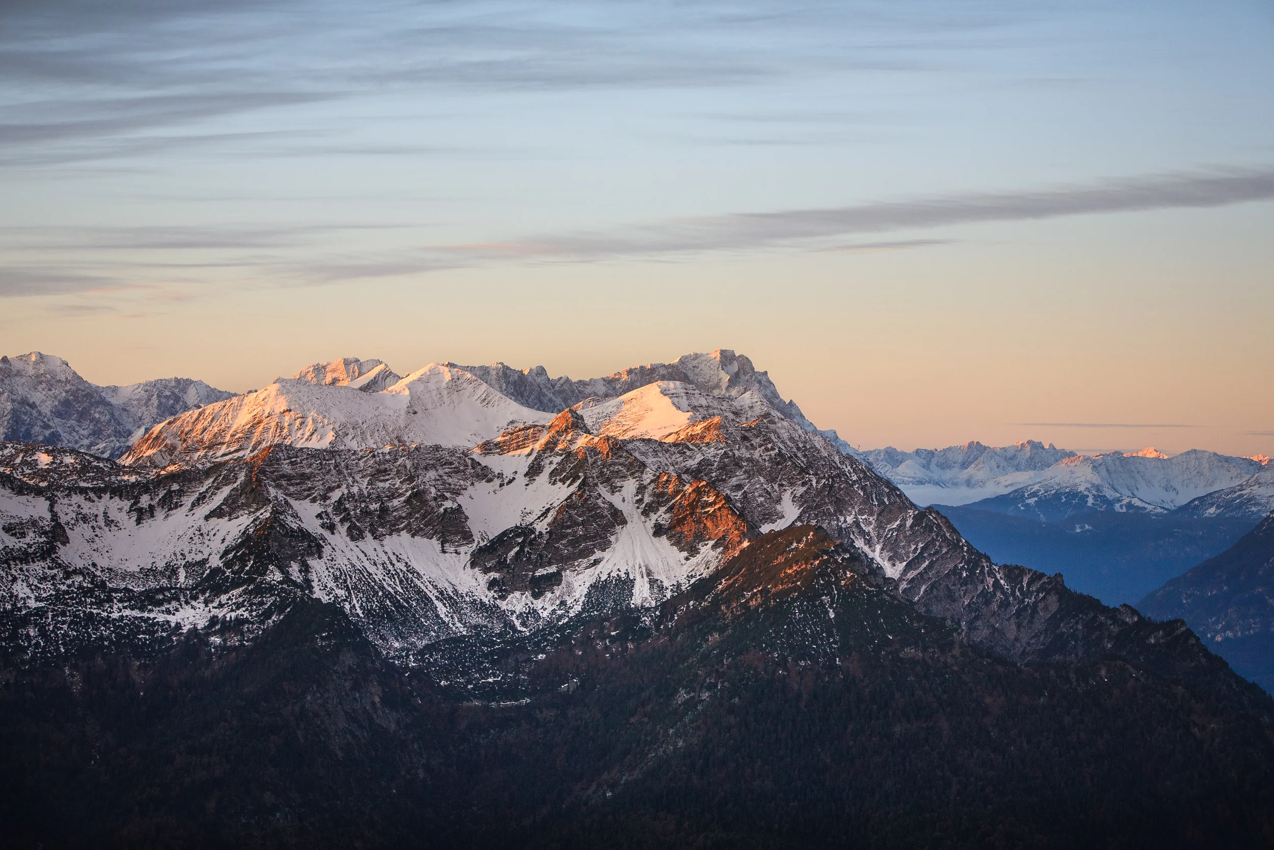 das erste licht auf der zugspitze