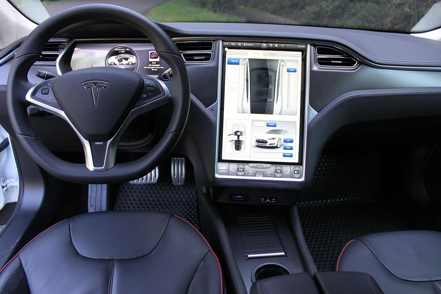 Tesla is redefining what economical means on the road. "With unparalleled performance delivered through Tesla’s unique, all-electric powertrain, Model S accelerates from 0 to 60 mph in as little as 2.8 seconds."